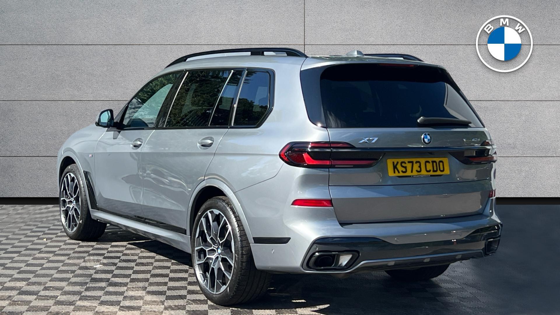 BMW X7 view 2