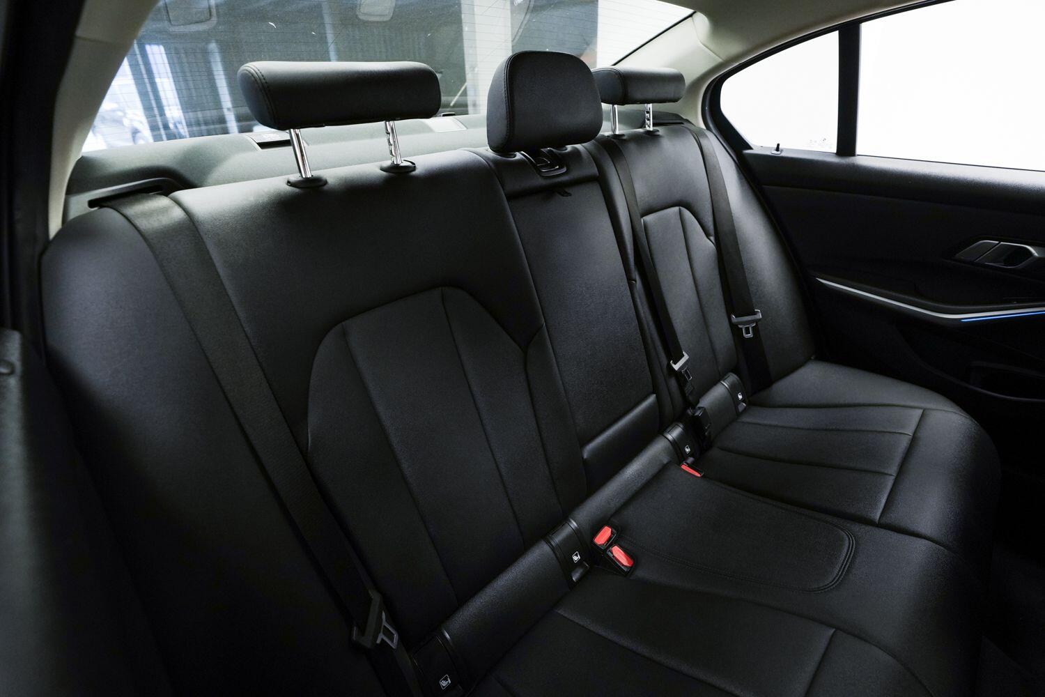 BMW 3 Series view 11