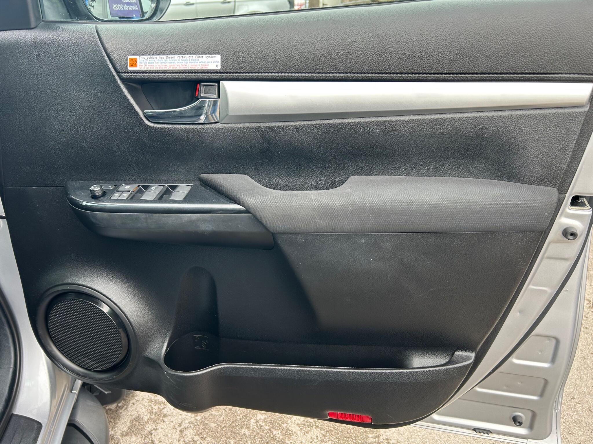 Toyota Hilux view 16