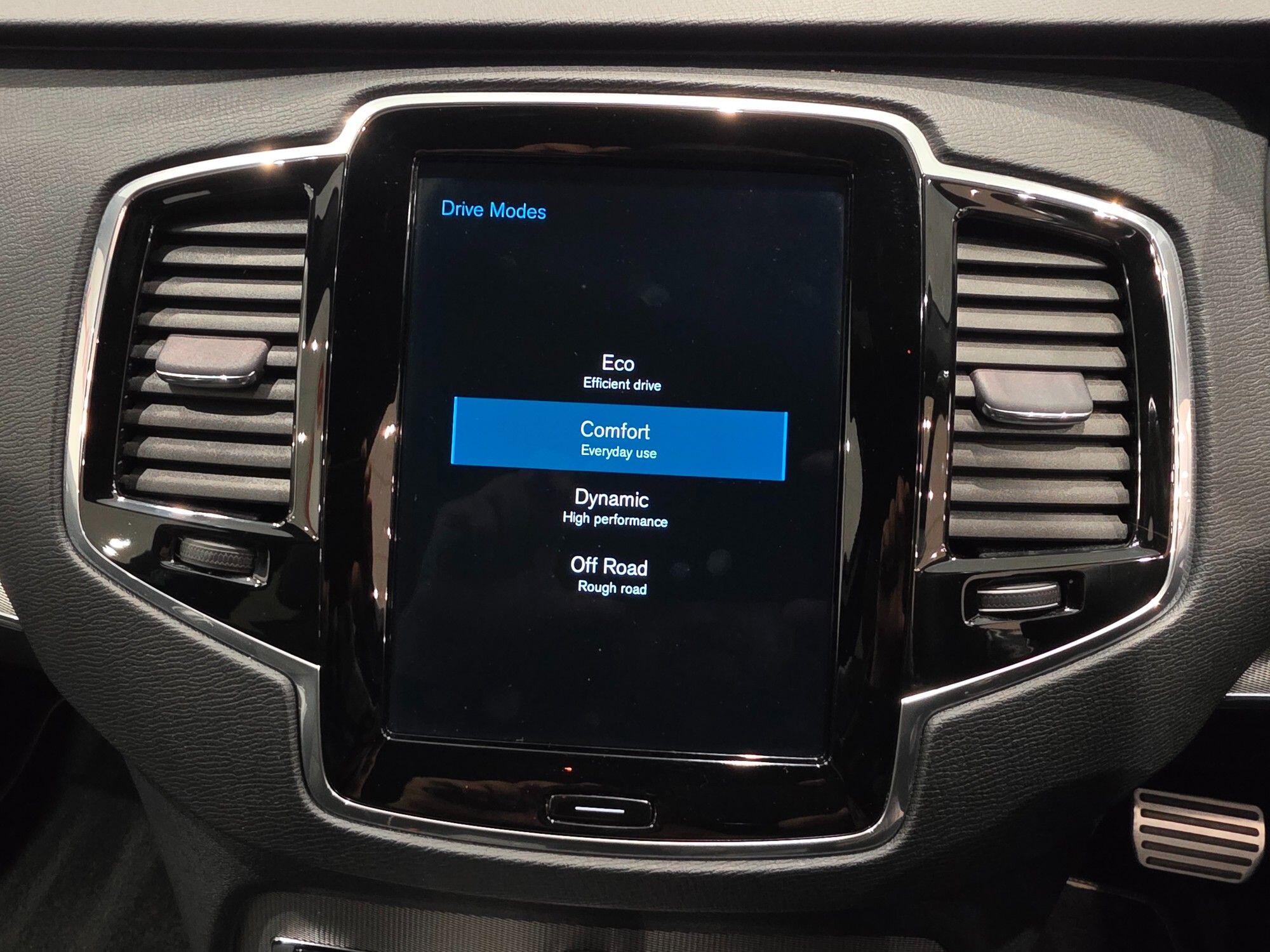 Volvo XC90 view 37
