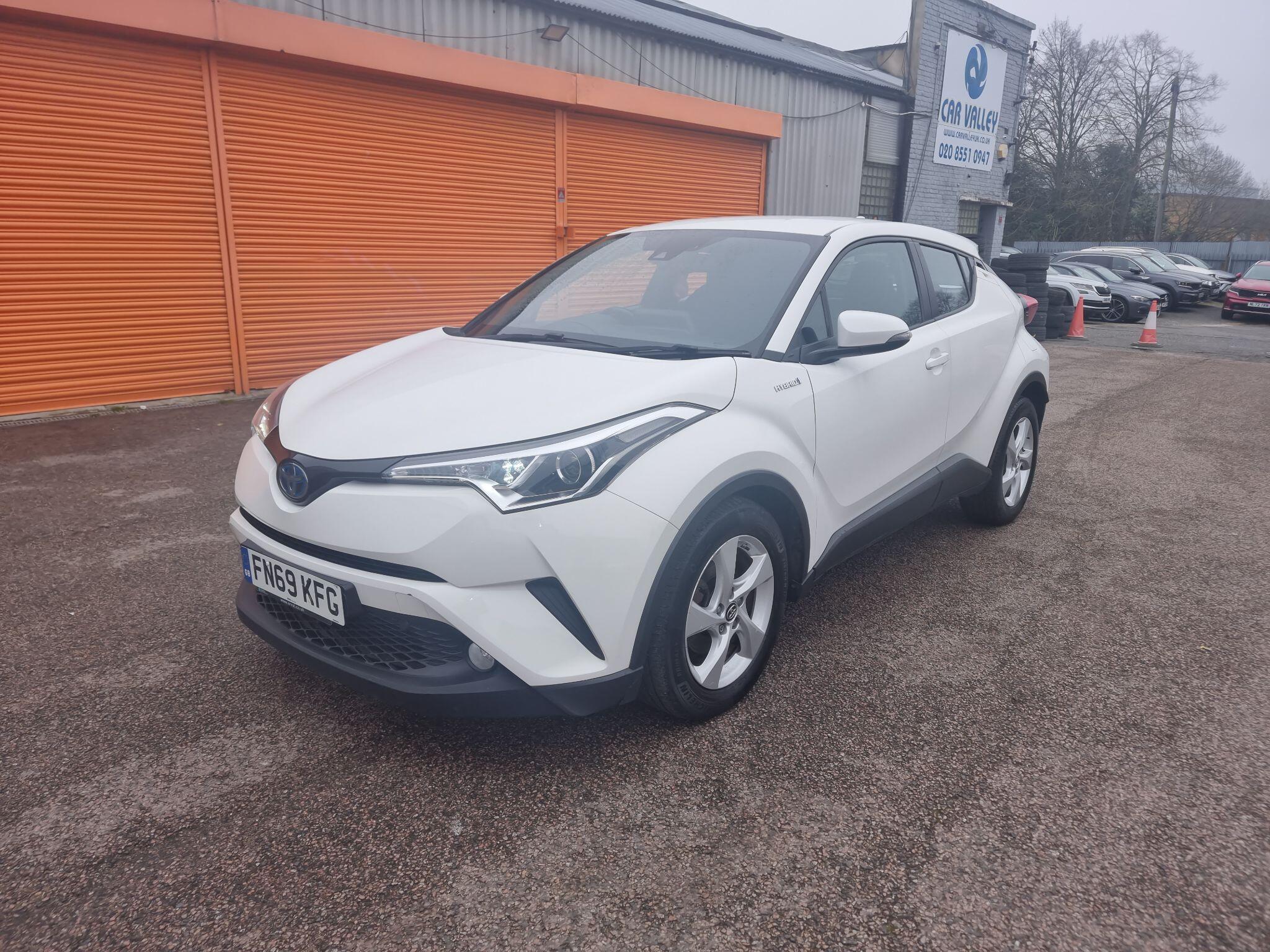 Toyota C-HR view 8