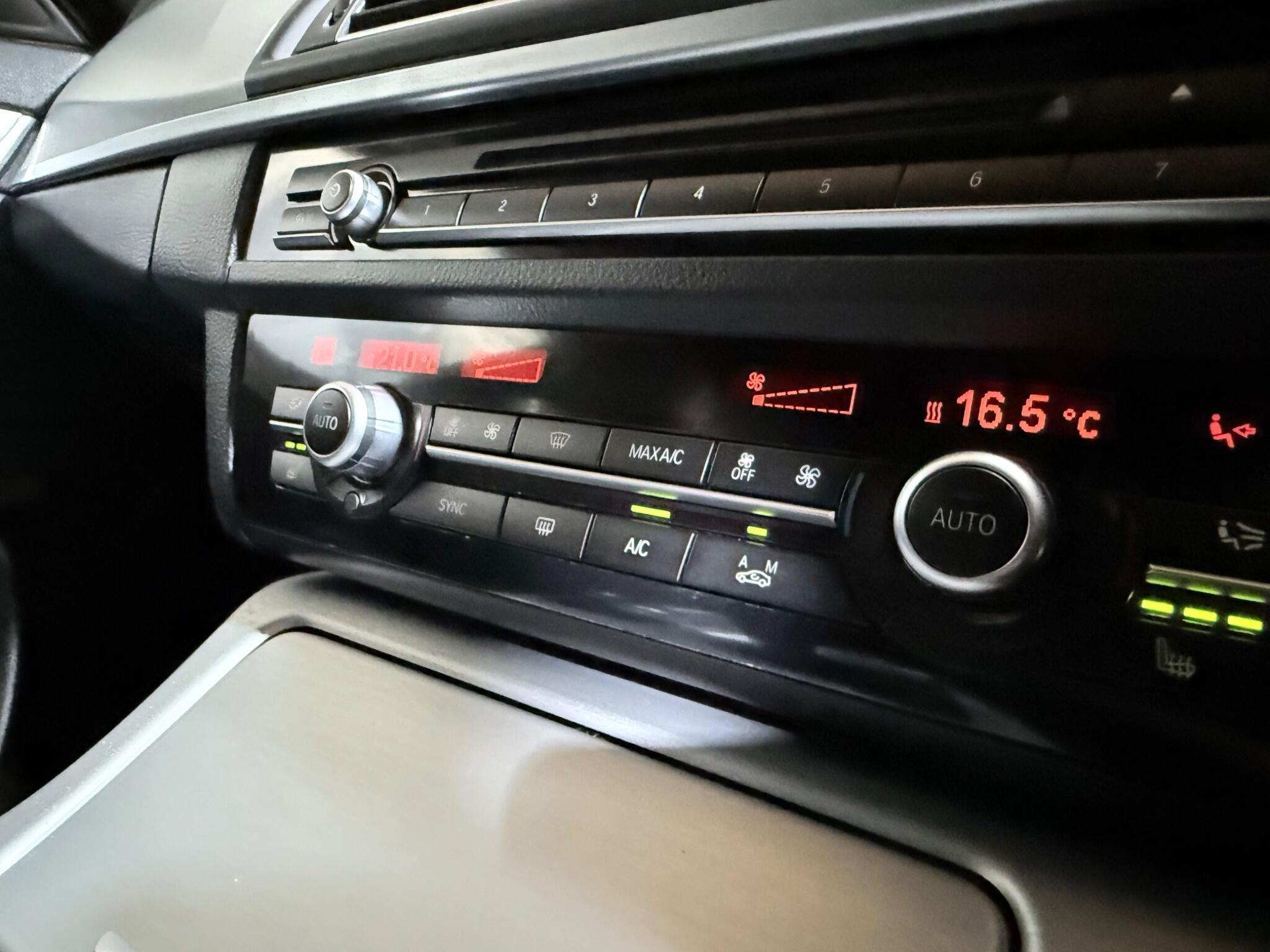 BMW 5 Series view 36