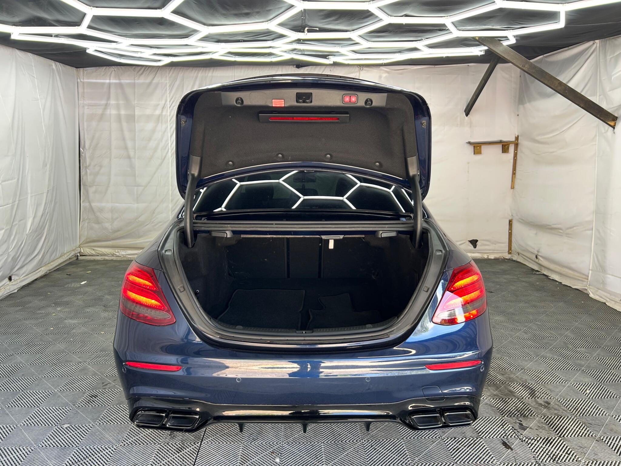 Mercedes-Benz E Class view 48