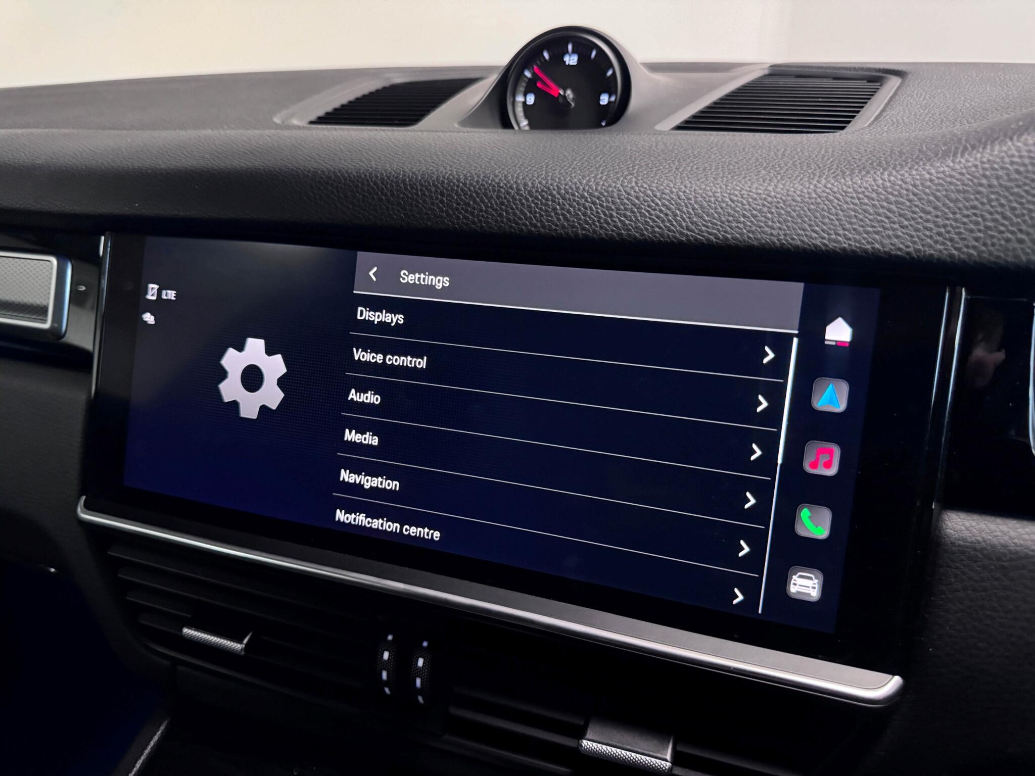 Porsche Cayenne view 52