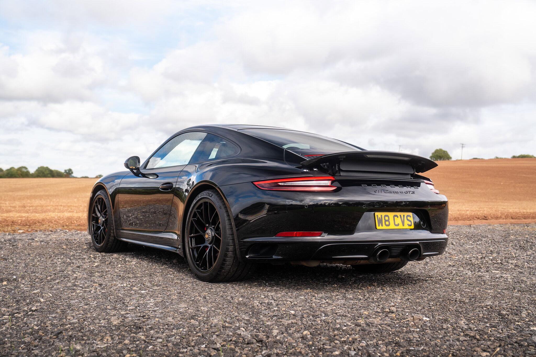 Porsche 911 view 5