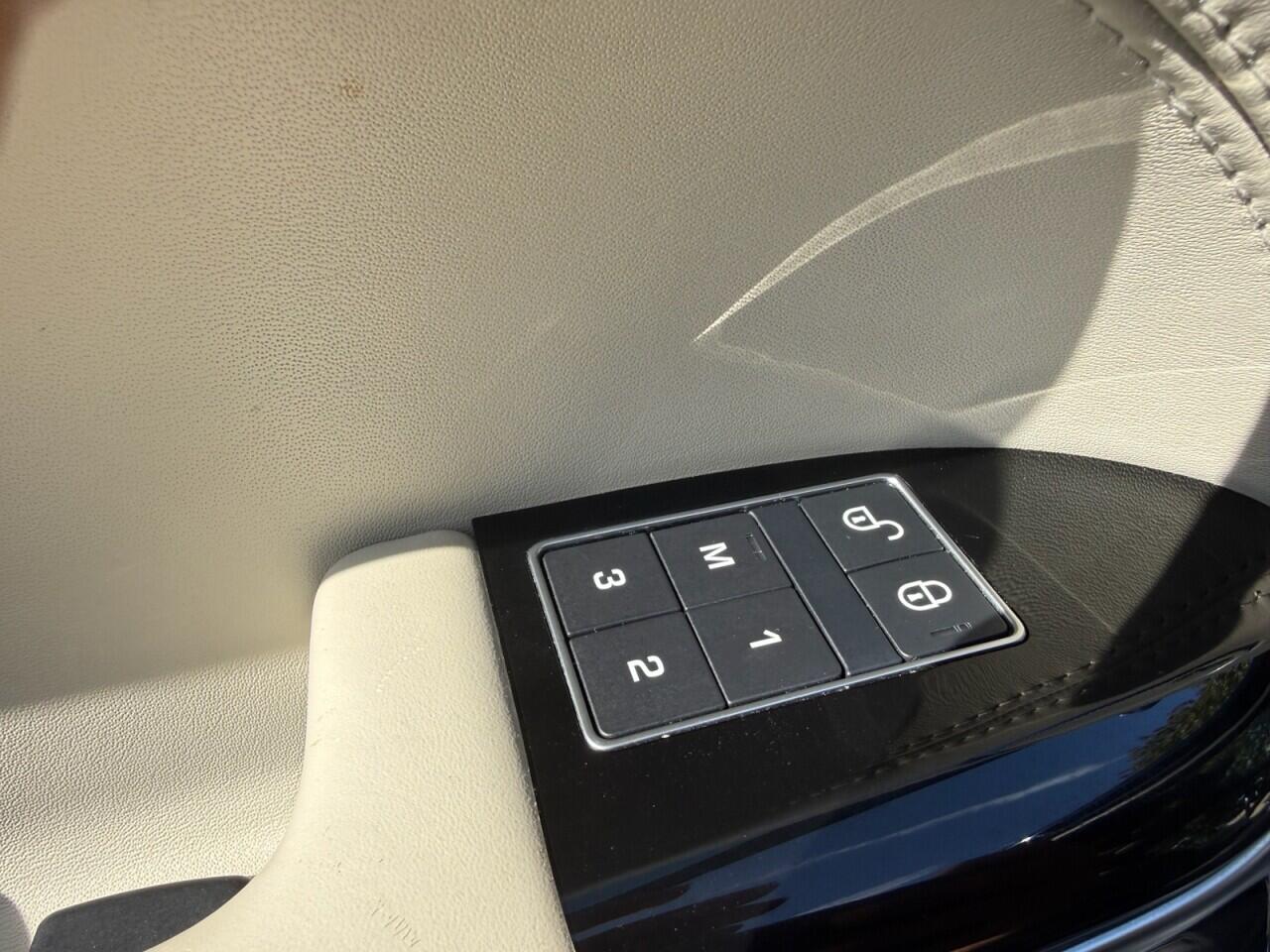 Land Rover Range Rover view 12