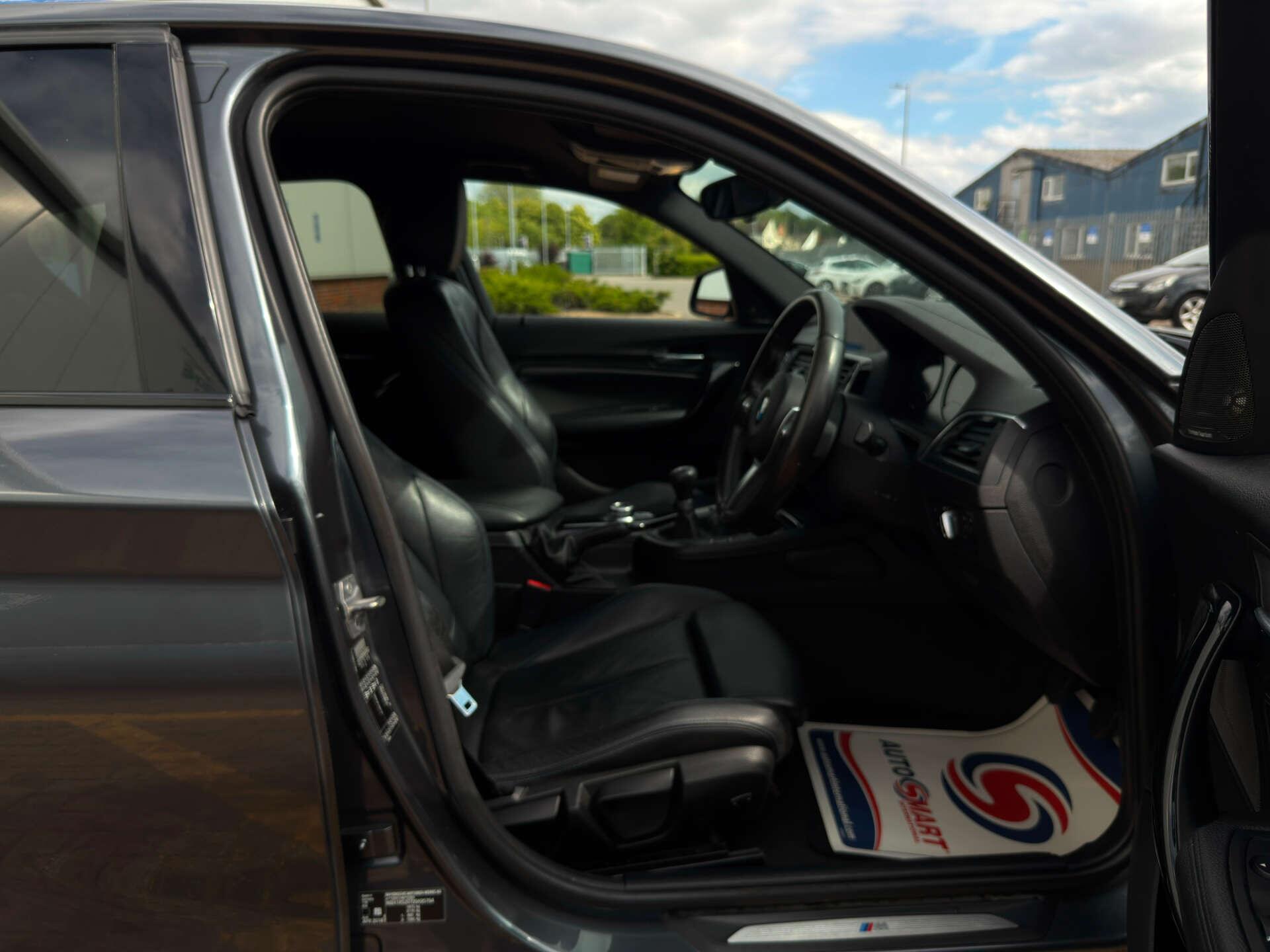 BMW 1 Series view 25