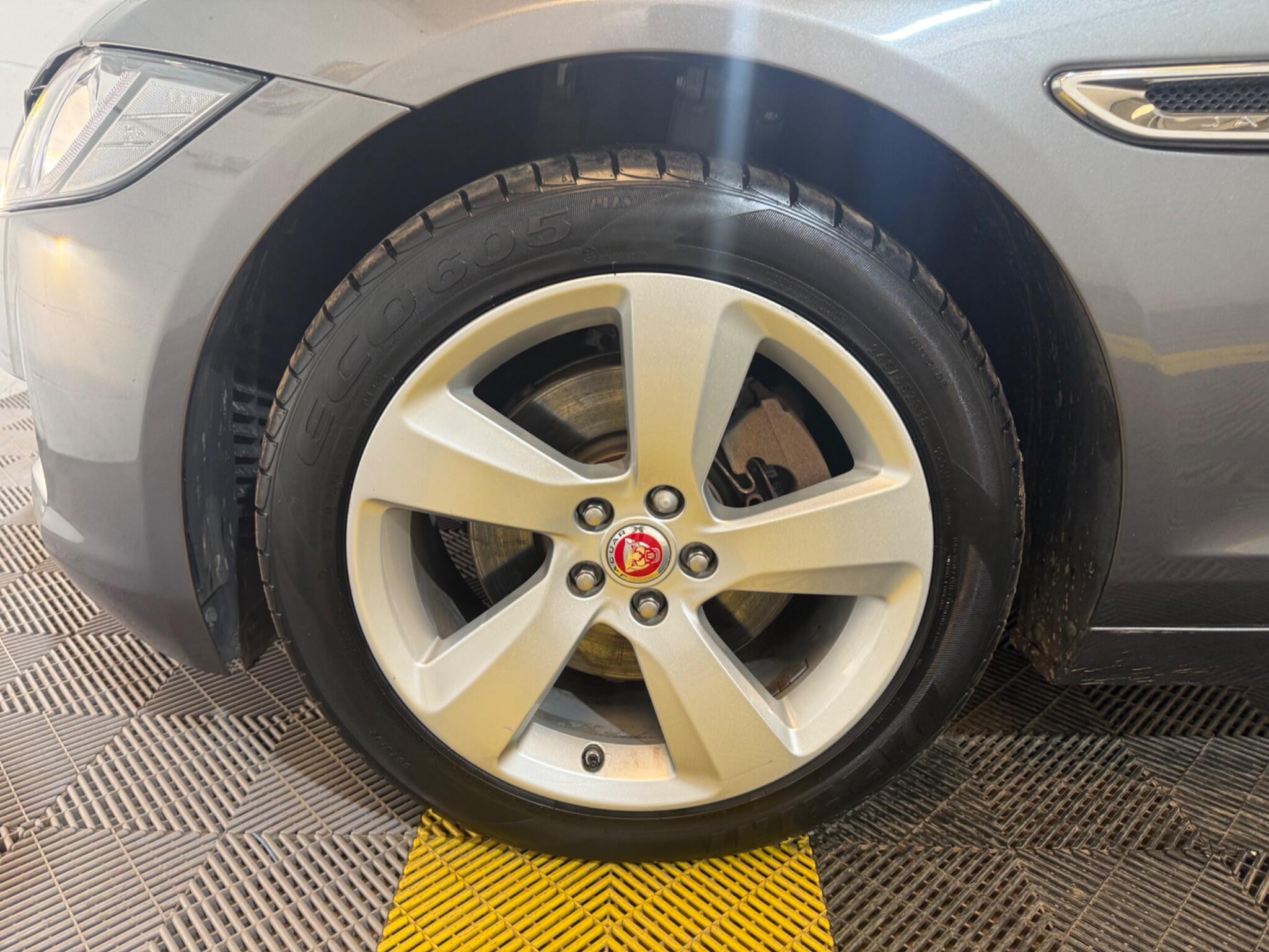 Jaguar XF view 43