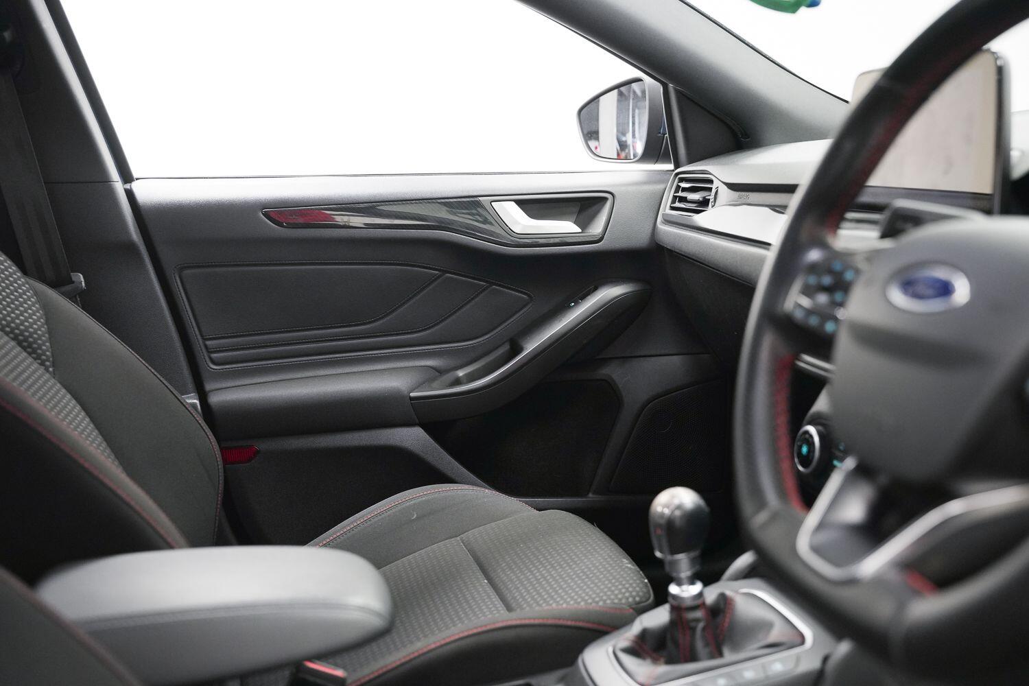 Ford Focus view 19