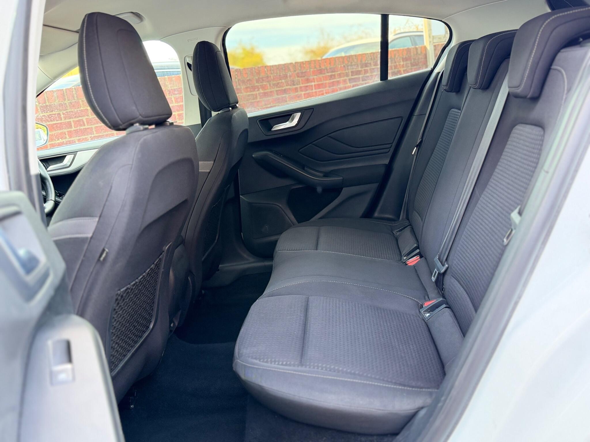 Ford Focus view 26