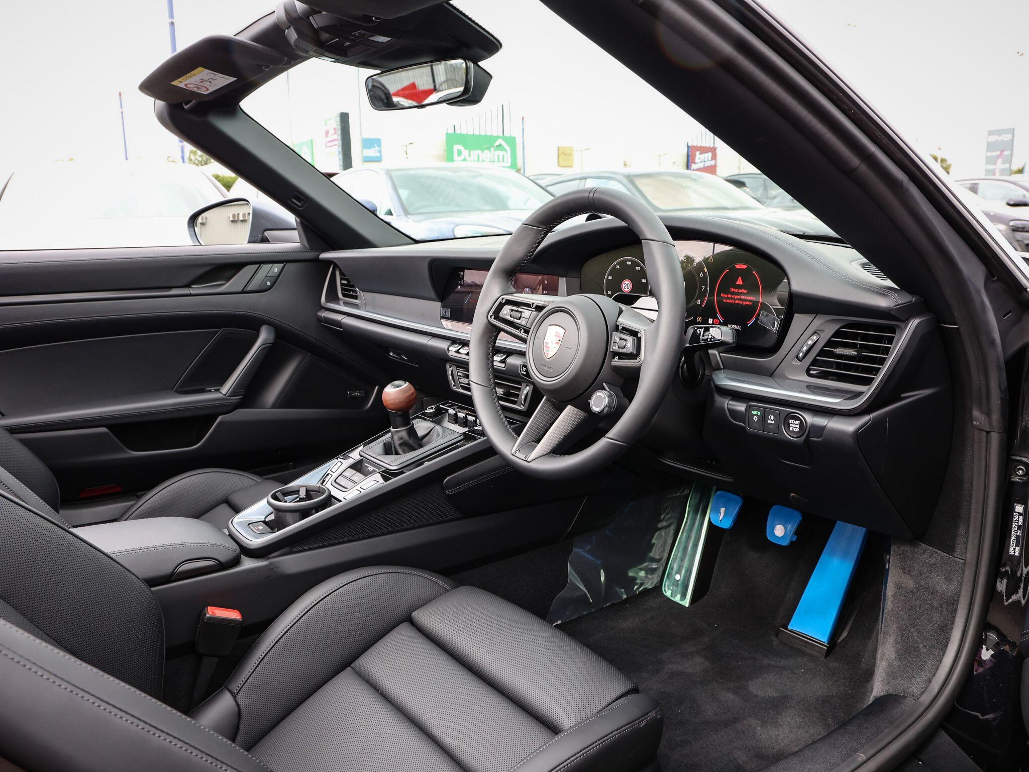 Porsche 911 view 32
