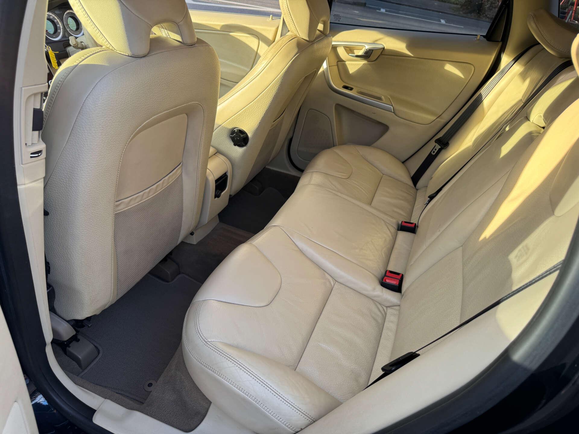 Volvo XC60 view 18