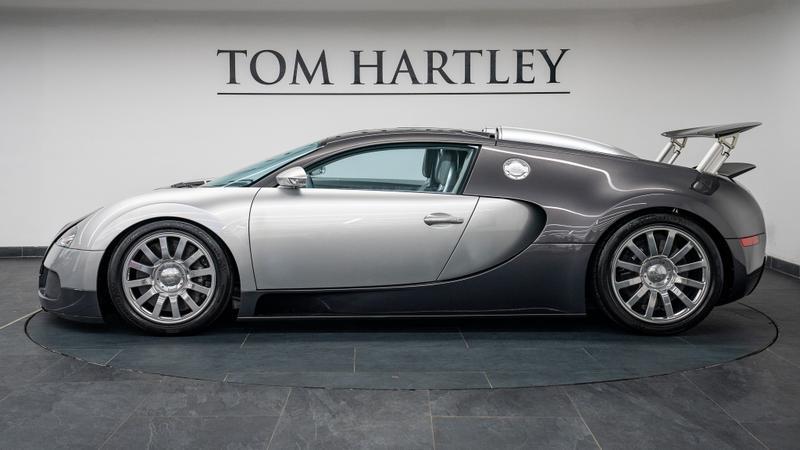 Bugatti Veyron view 4