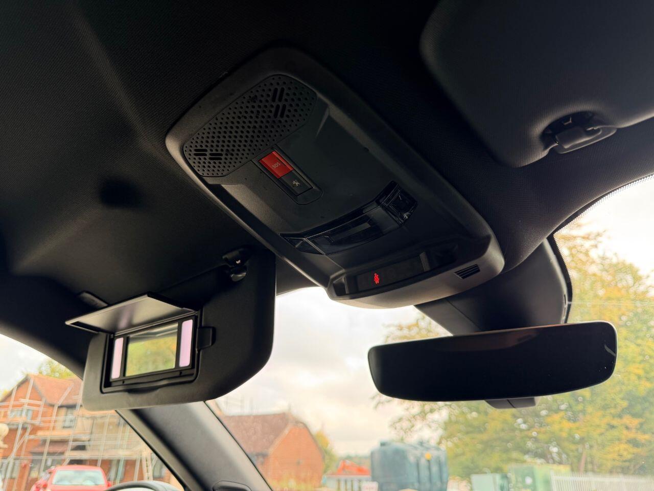 Peugeot E-2008 view 76