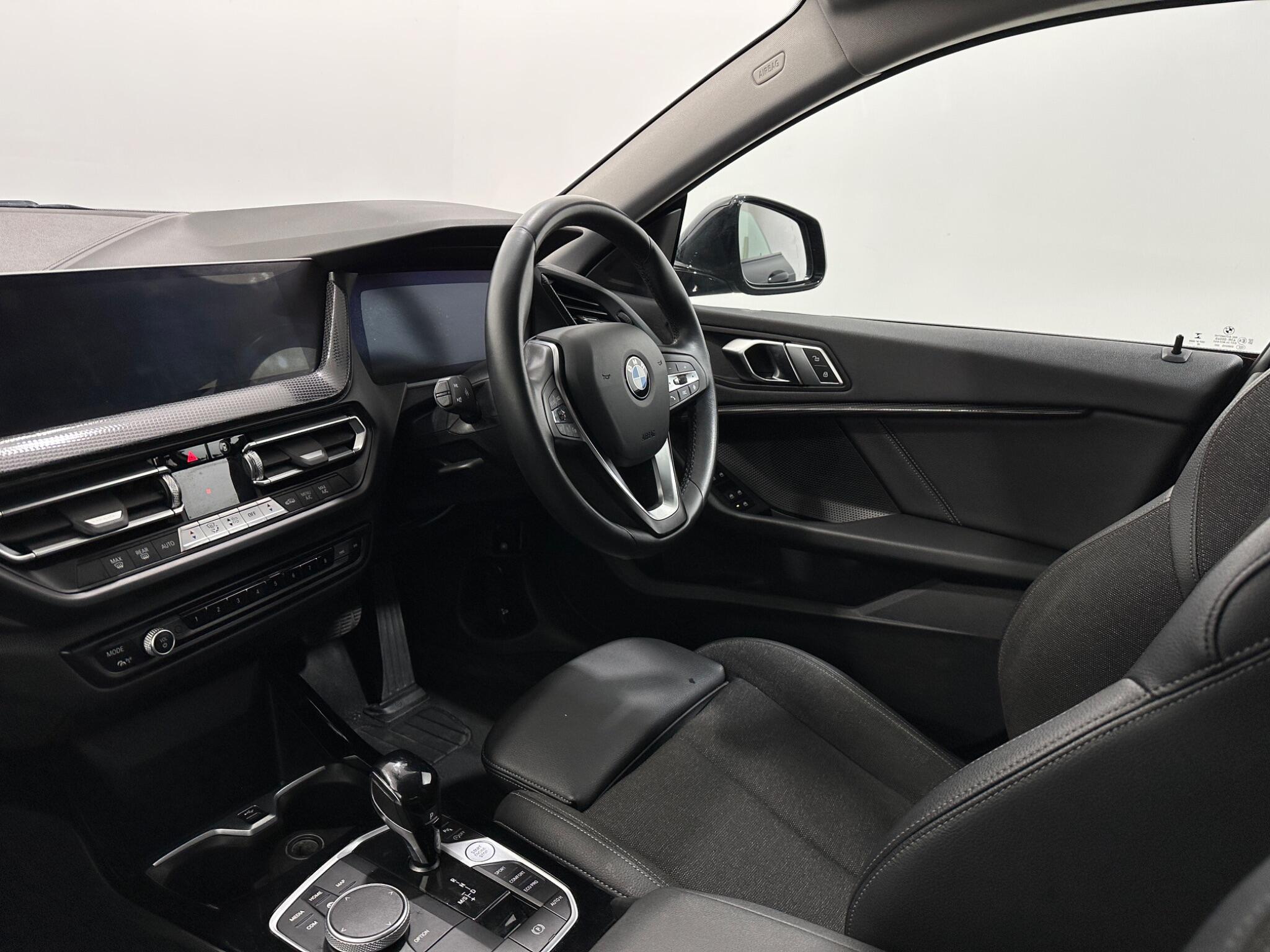 BMW 2 Series view 32