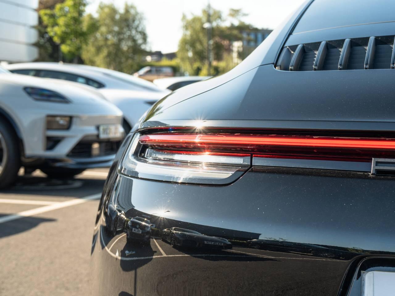 Porsche 911 view 9