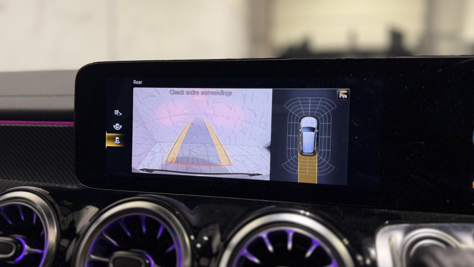Mercedes-Benz GLB view 24