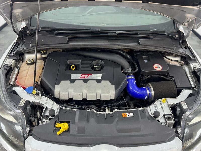2013 Ford Focus 2.0T EcoBoost ST-2 Euro 5 (s/s) 5dr • 72,500 miles image 17