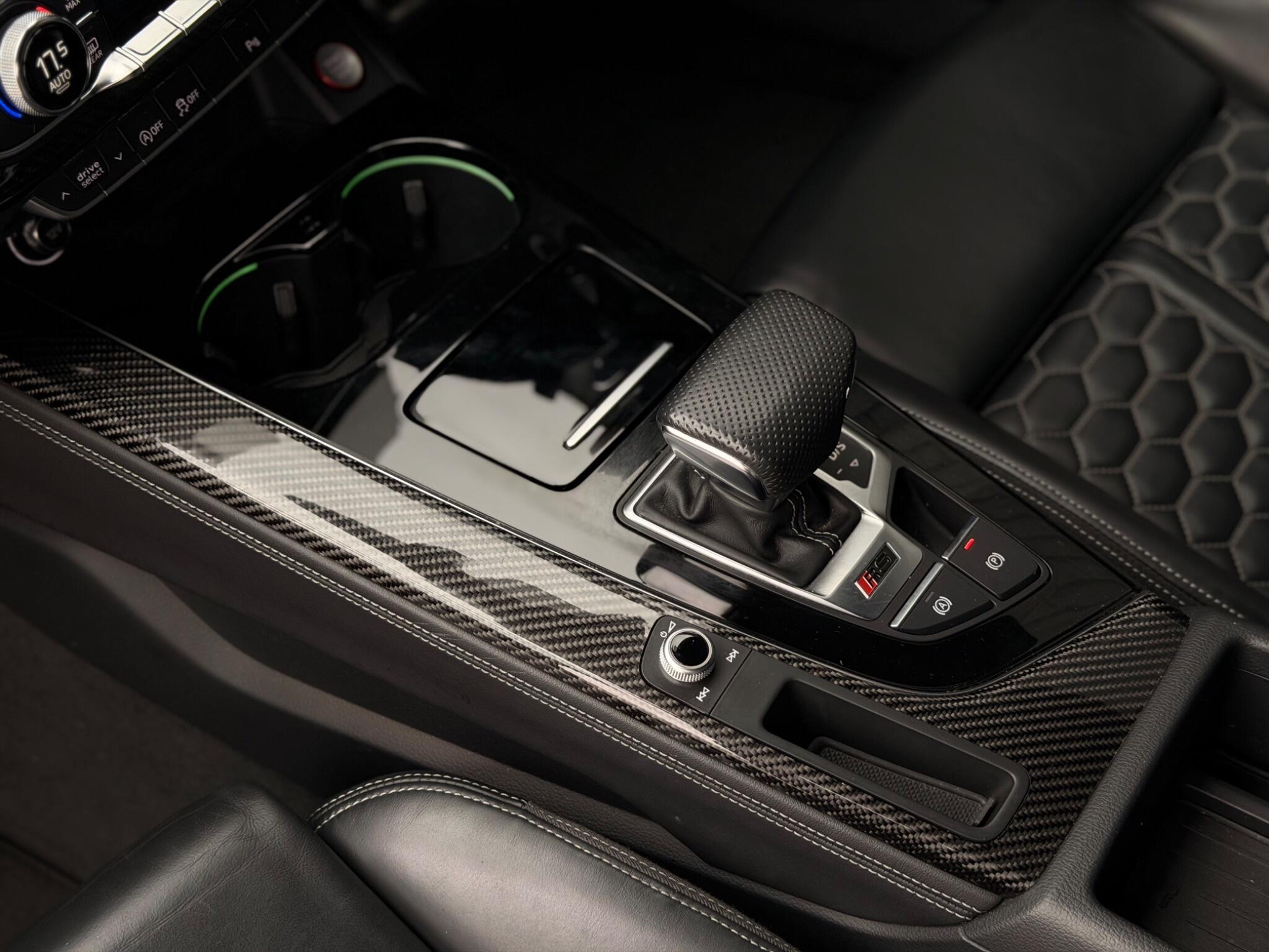 Audi RS4 view 23