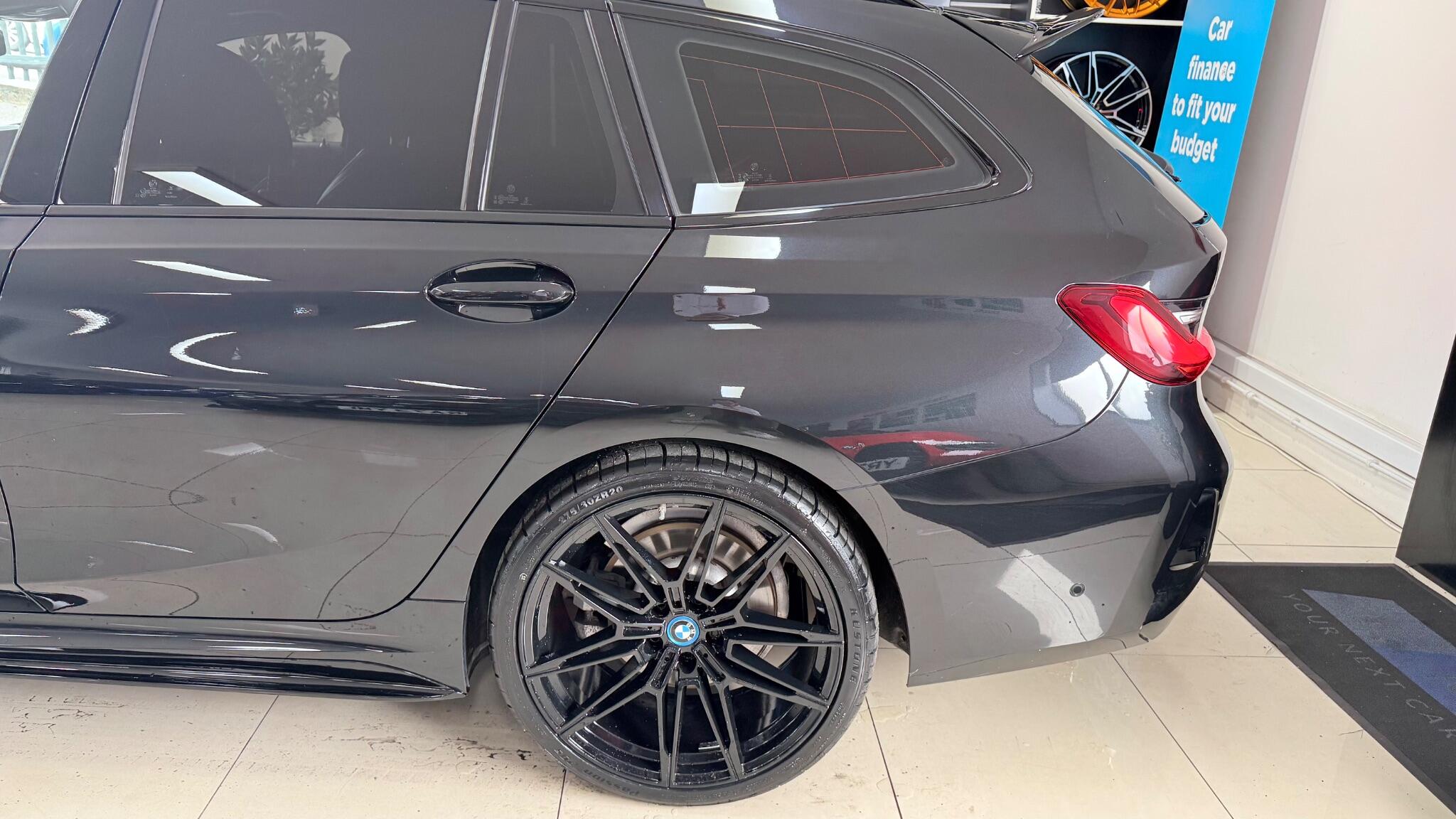 BMW 3 Series view 41