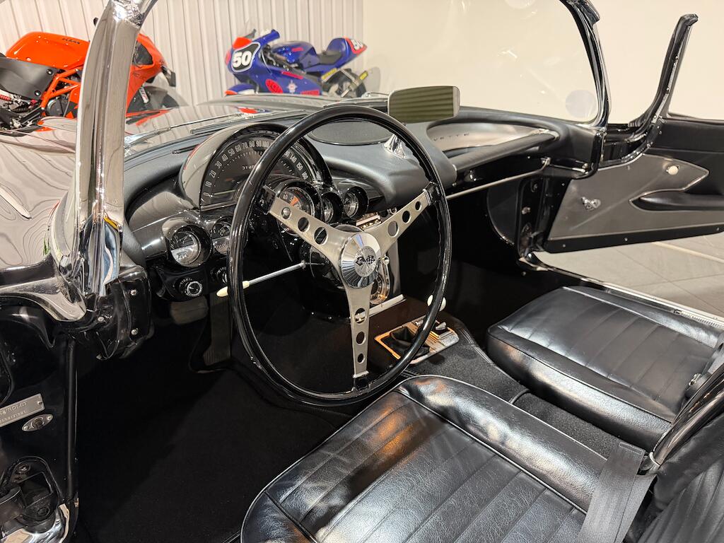 Chevrolet Corvette view 12