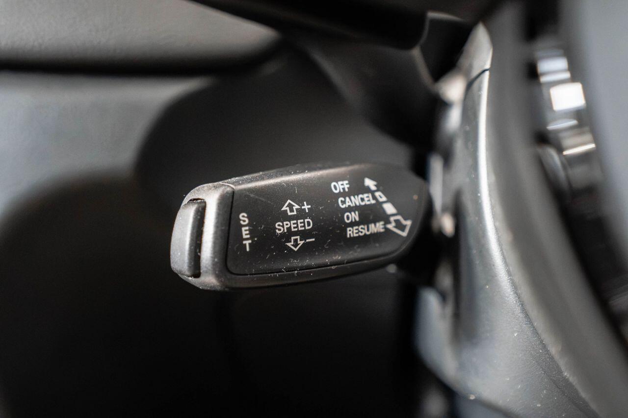 Audi Q3 view 30