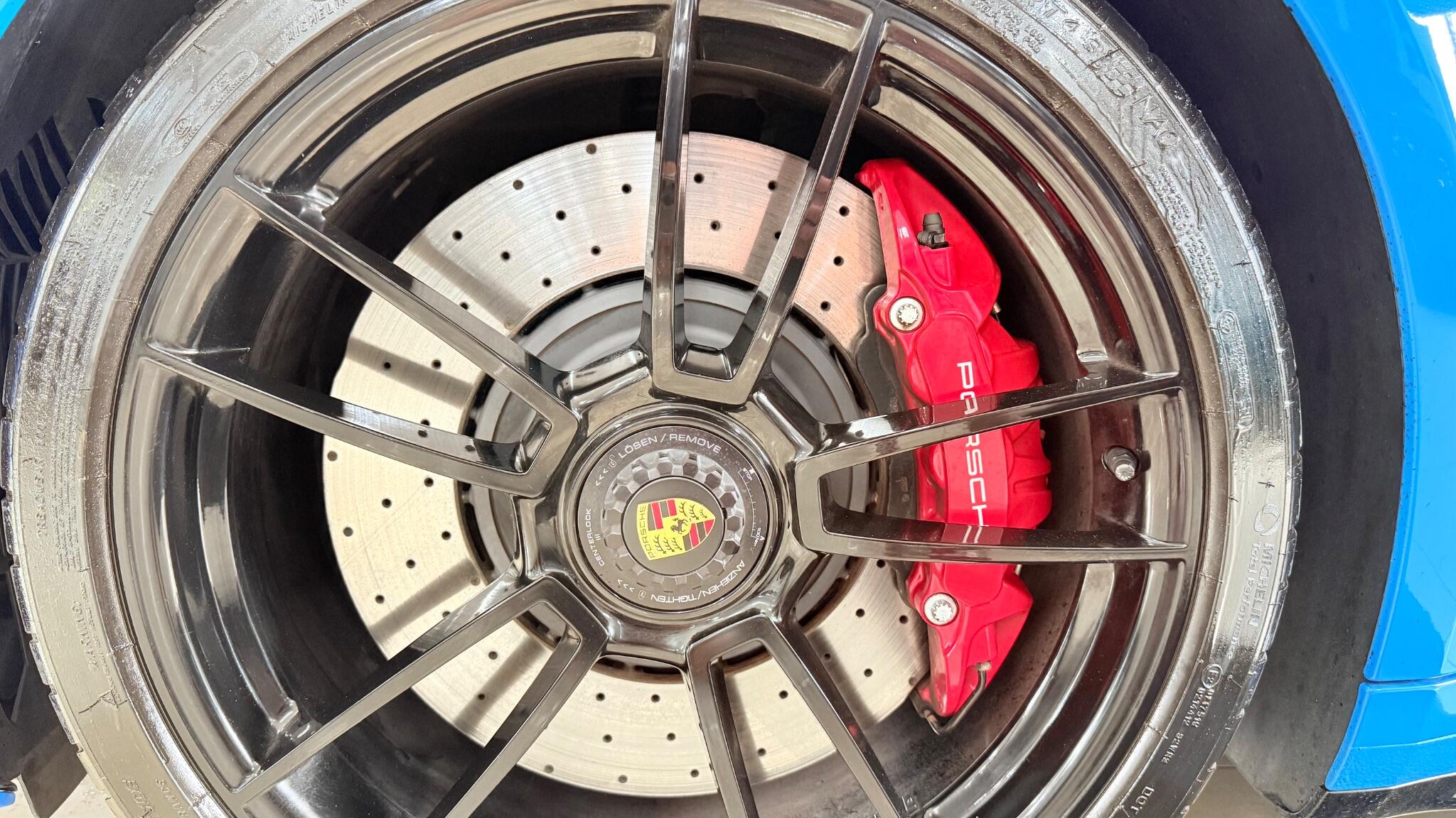 Porsche 911 view 38