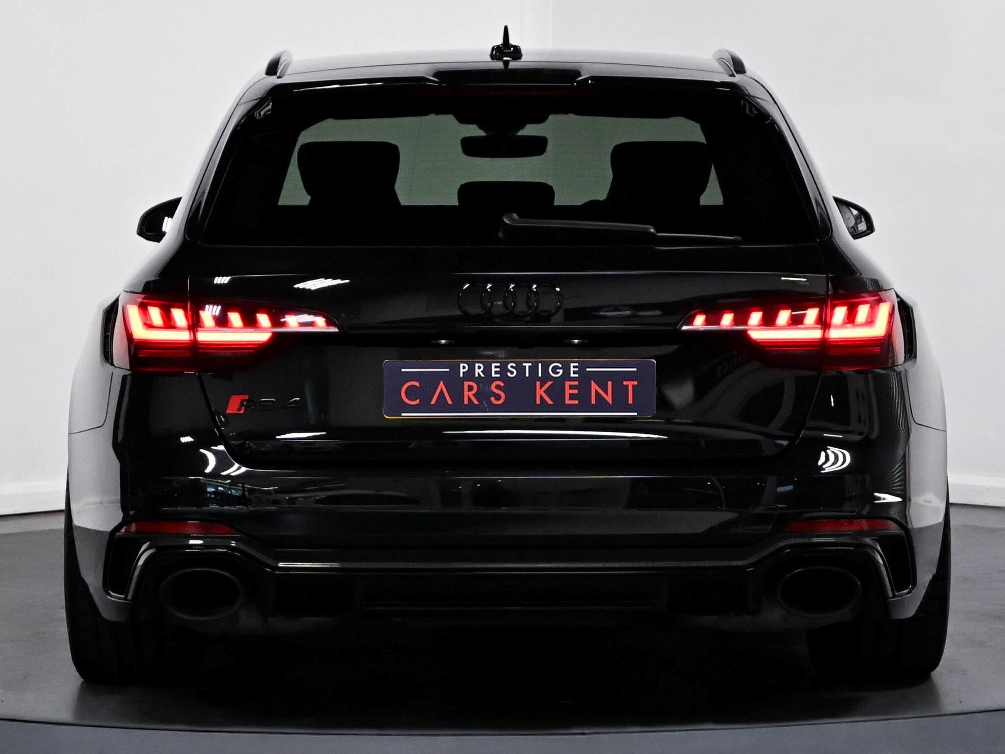 Audi RS4 Avant view 23