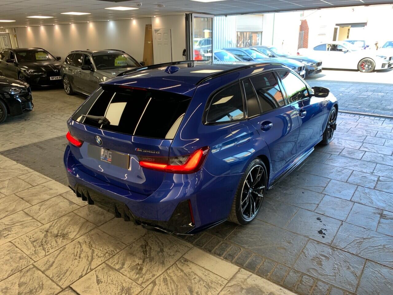 BMW 3 Series view 16