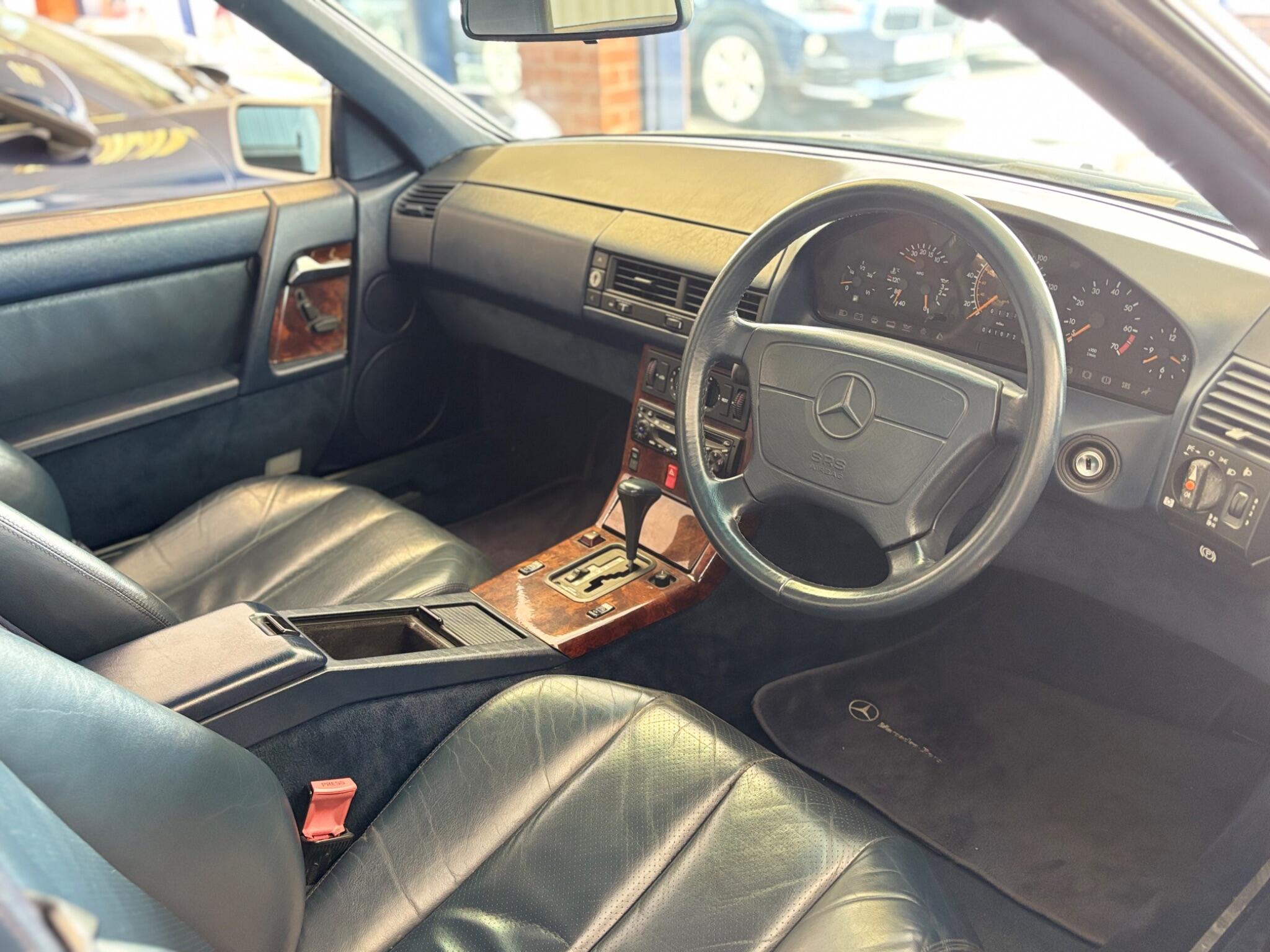 Mercedes-Benz 300 view 9