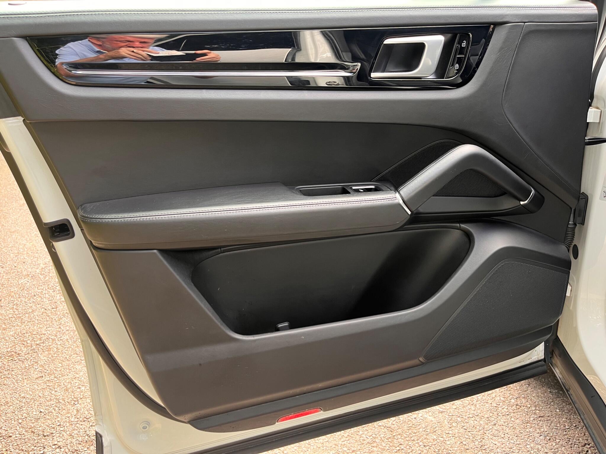 Porsche Cayenne view 30