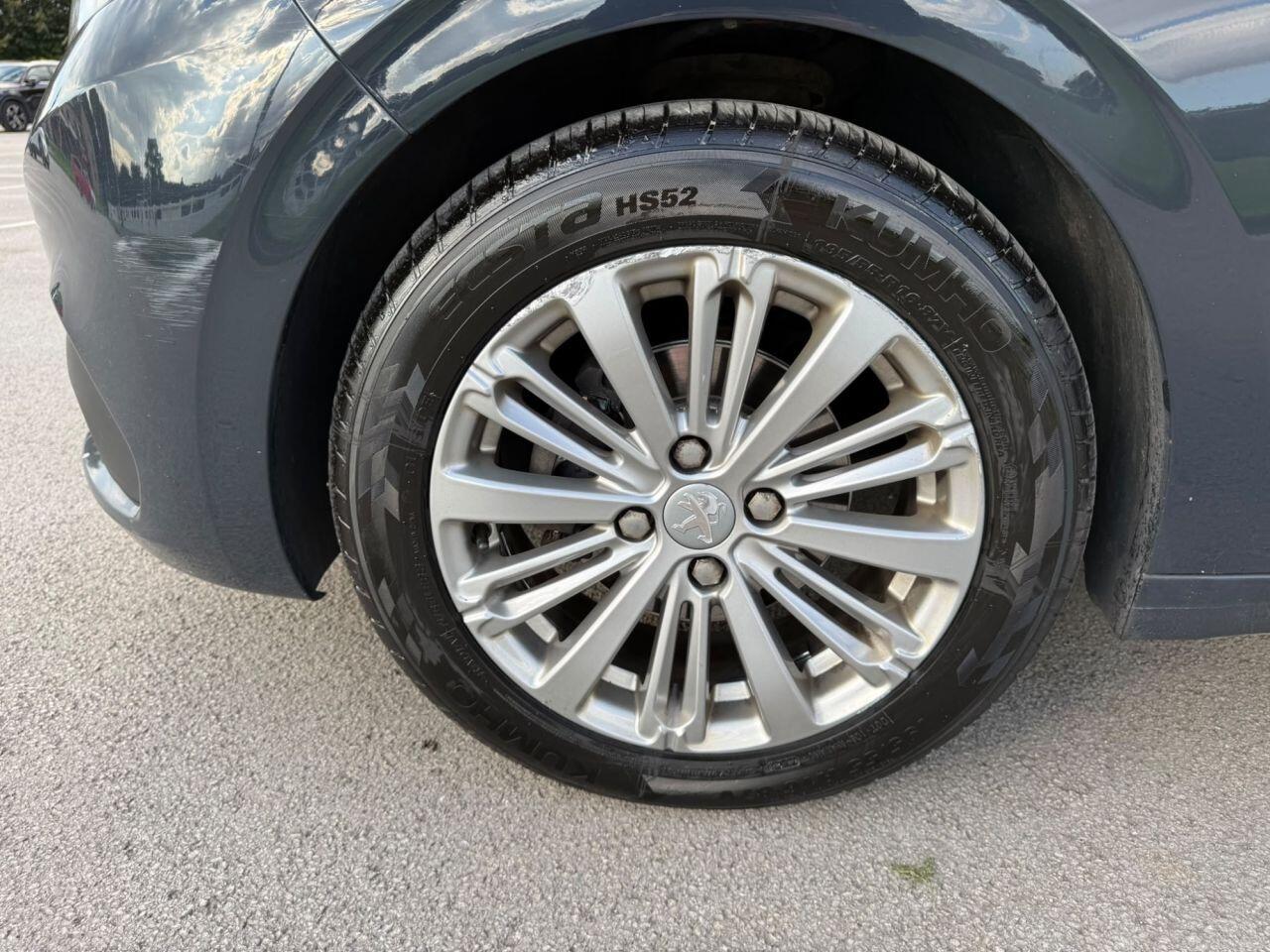 Peugeot 208 view 16