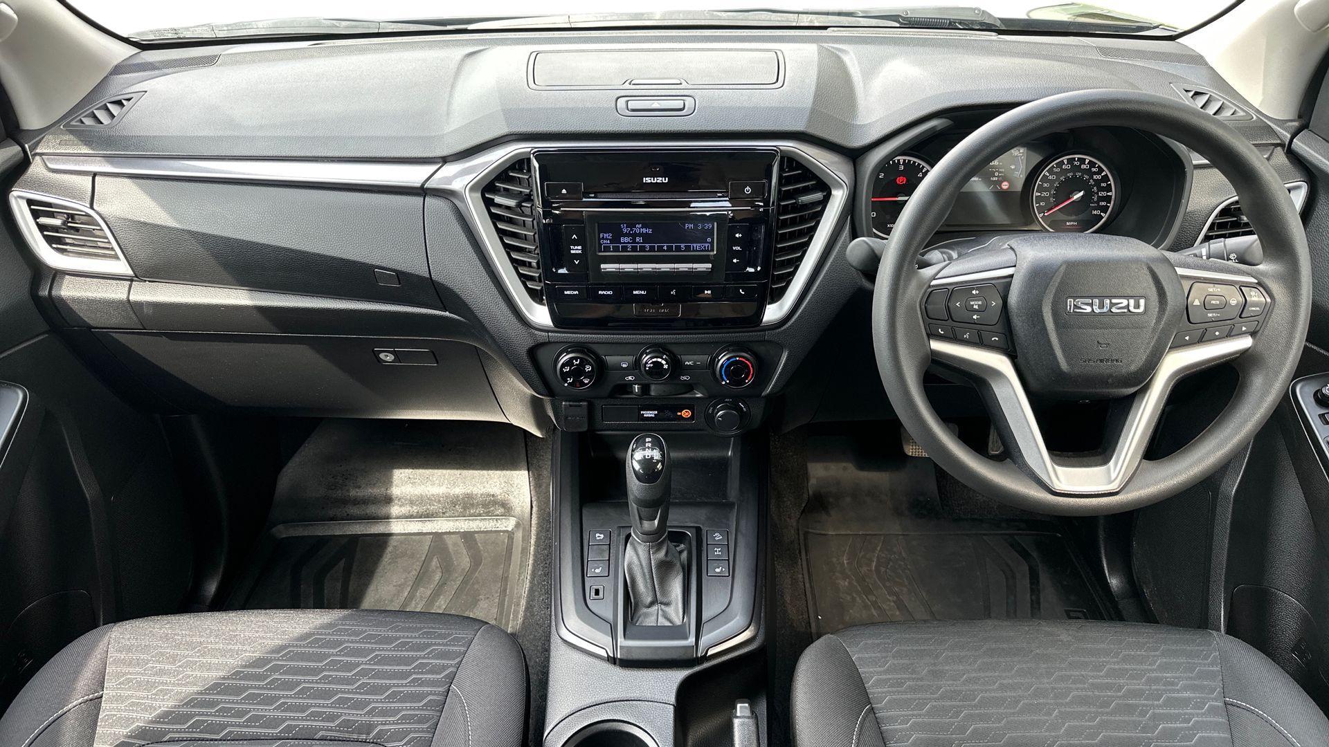 Isuzu D-Max view 9