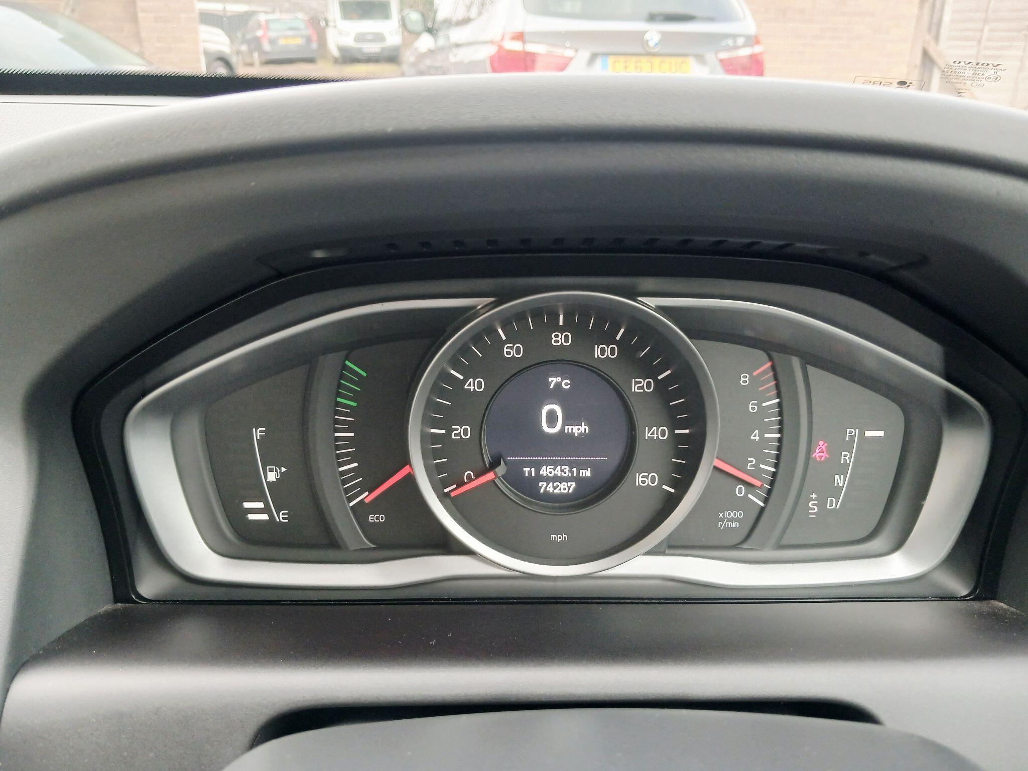2017 Volvo XC60 image 35