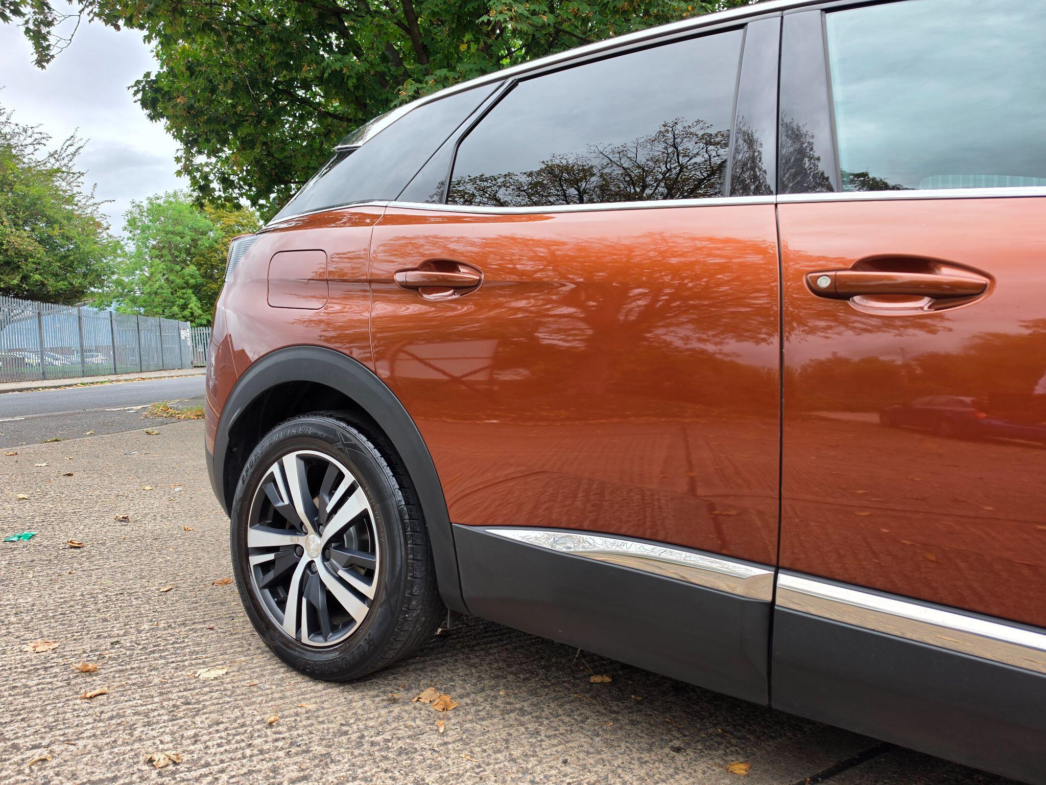 Peugeot 3008 view 3