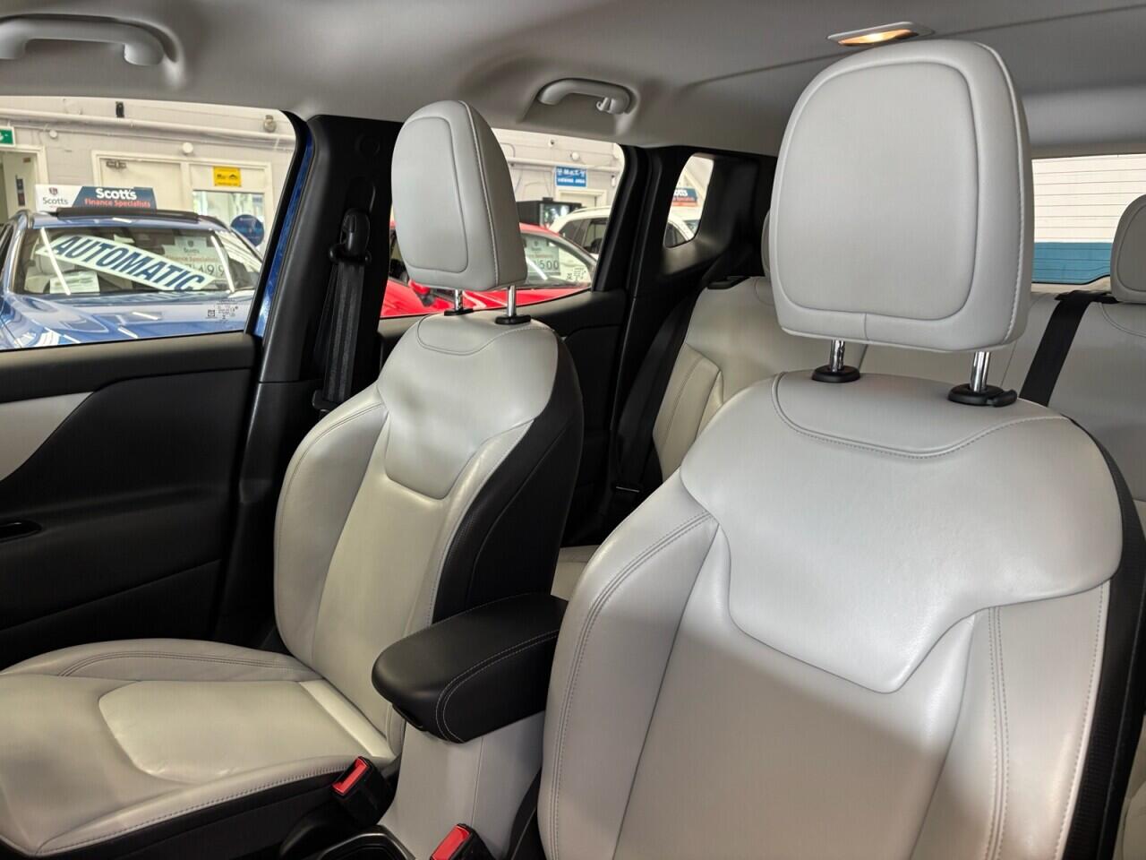 Jeep Renegade view 26
