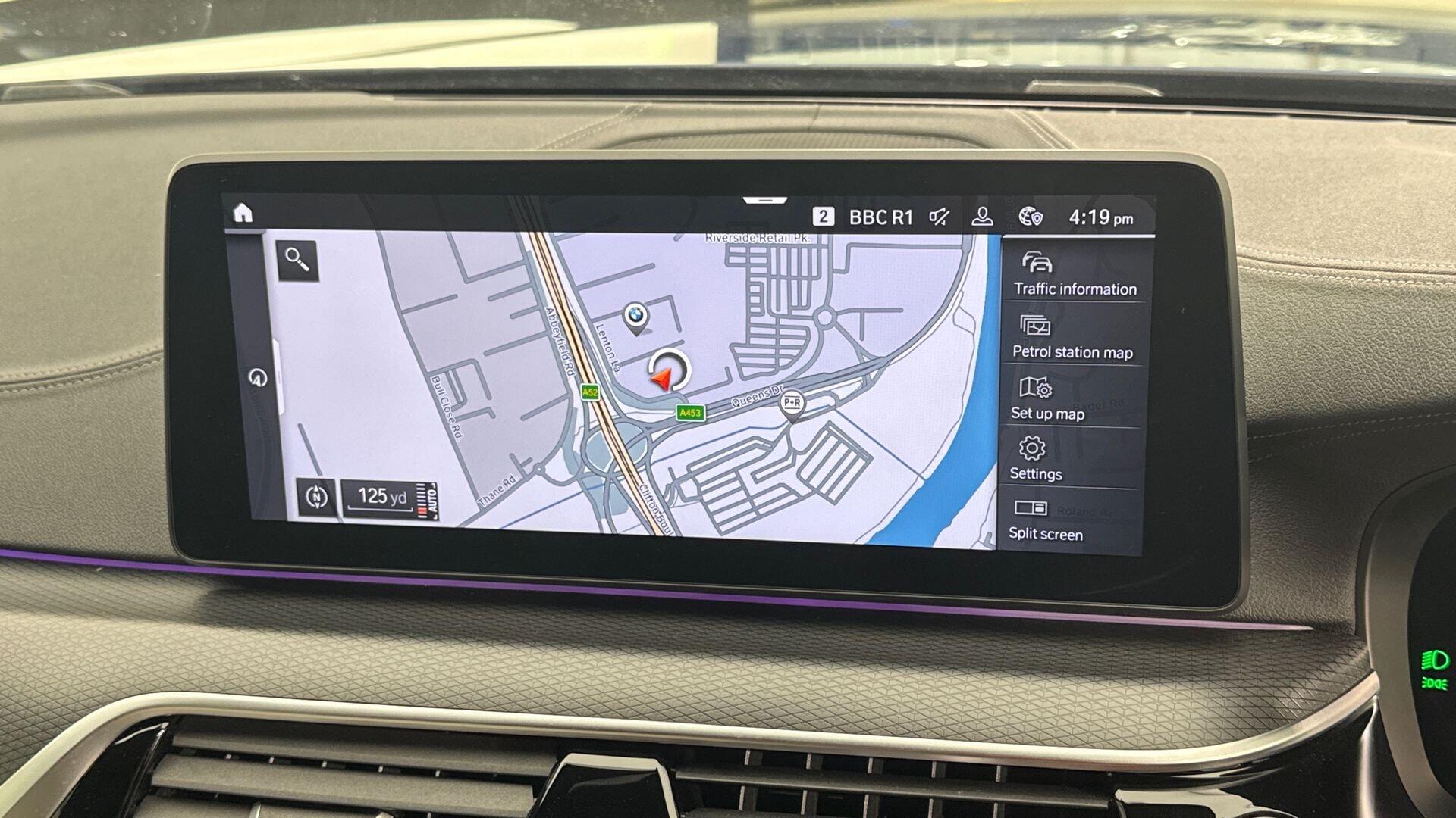 BMW 5 Series view 26