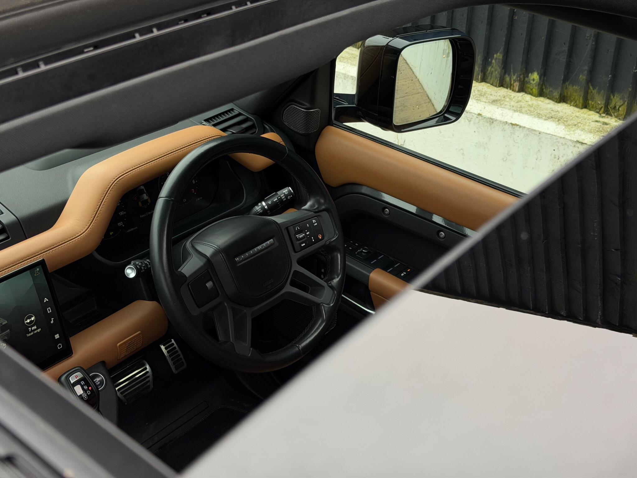 Land Rover Defender view 35