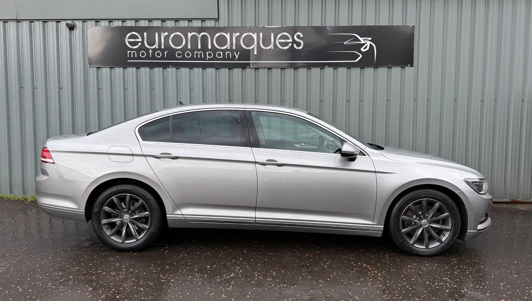 Volkswagen Passat view 2