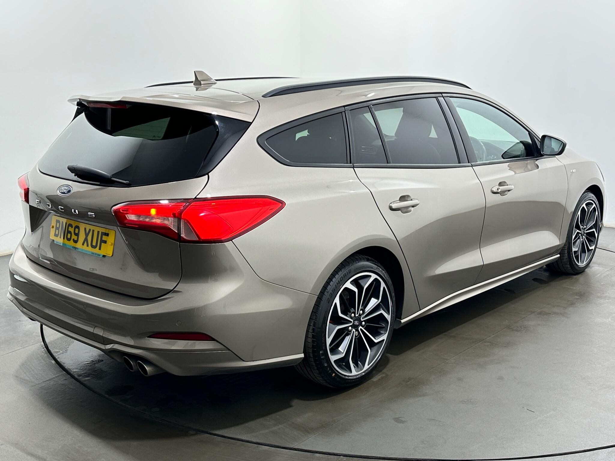 Ford Focus view 49