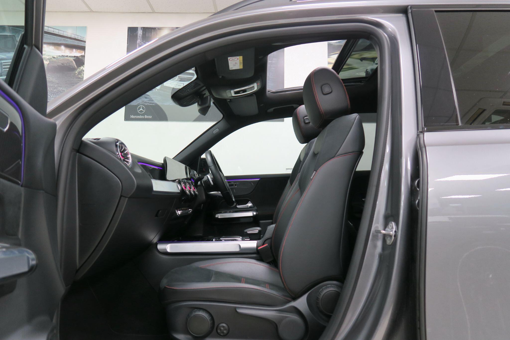 Mercedes-Benz GLB view 9