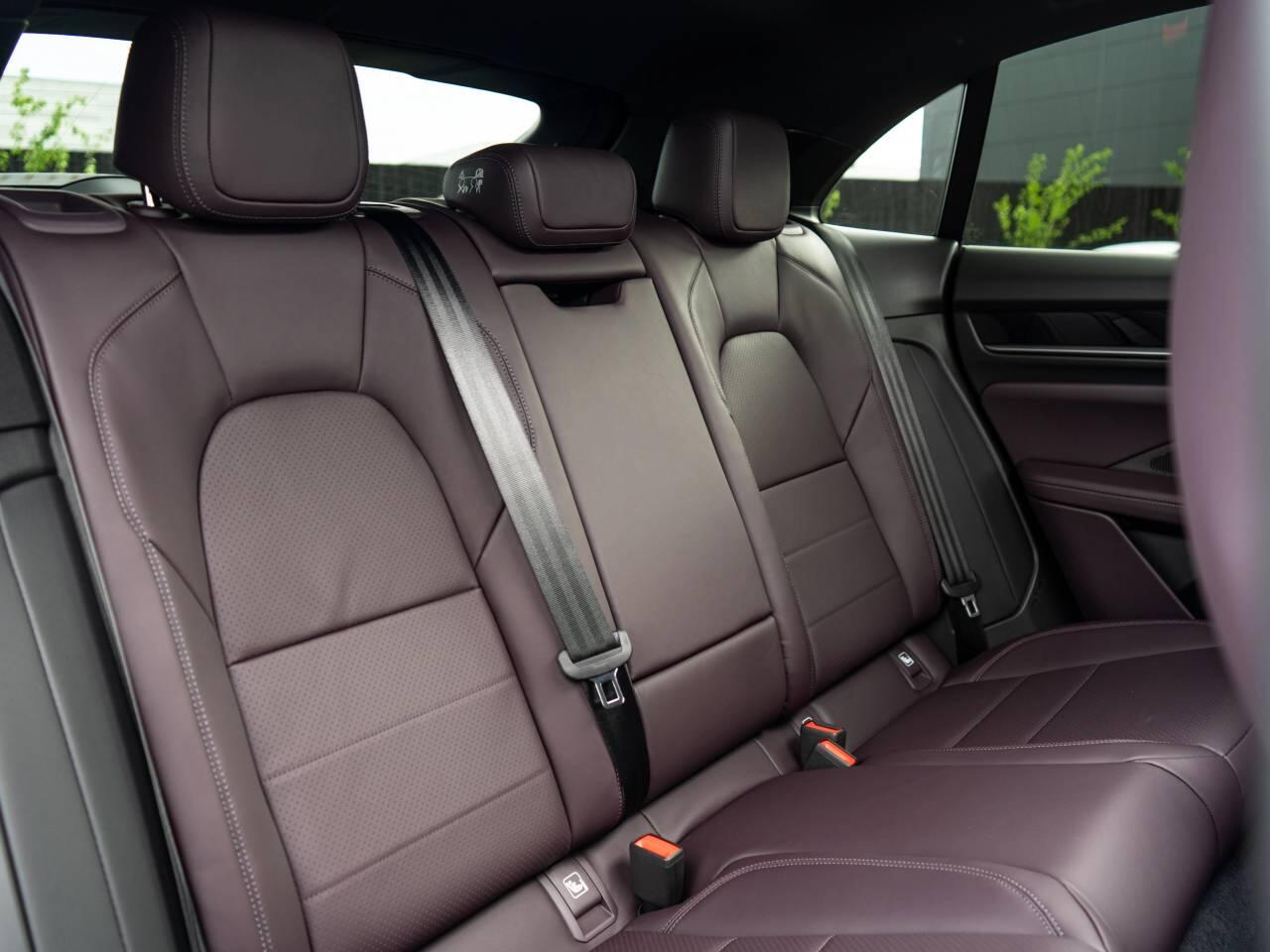 Porsche Macan view 43