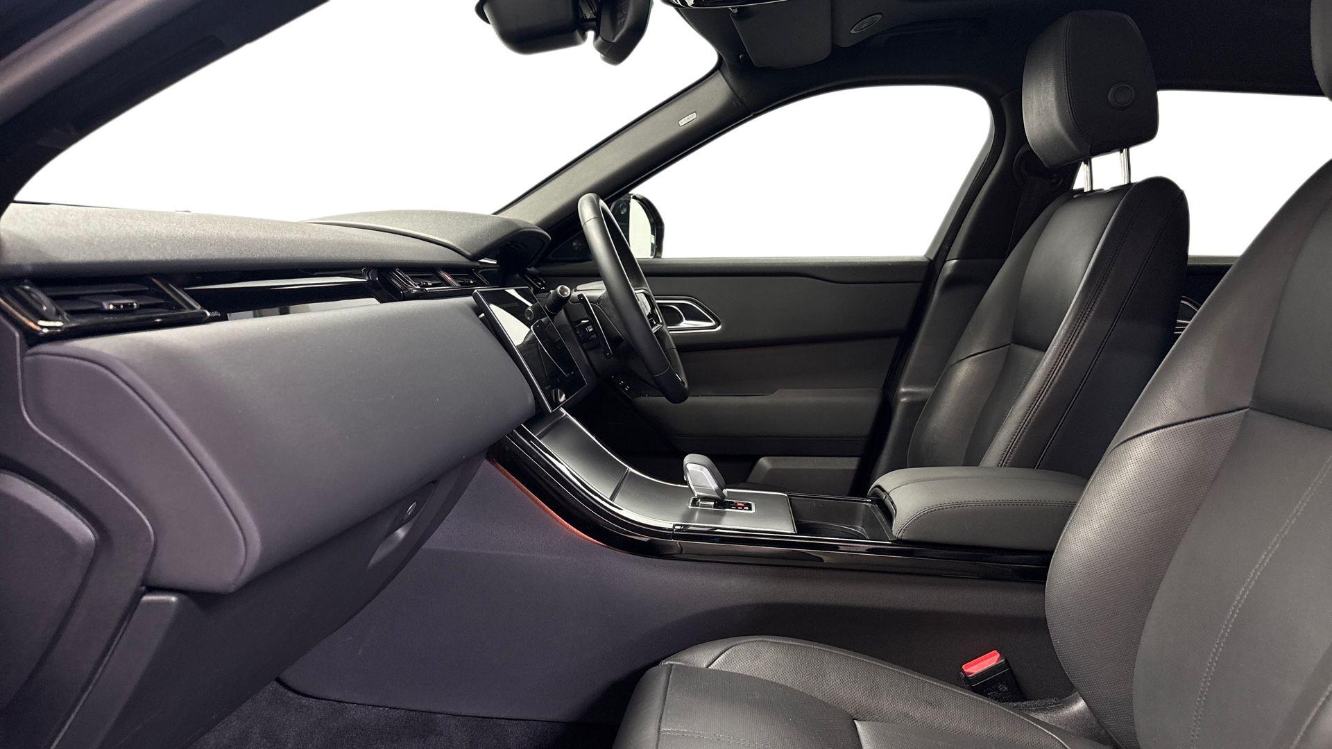 Land Rover Range Rover Velar view 3