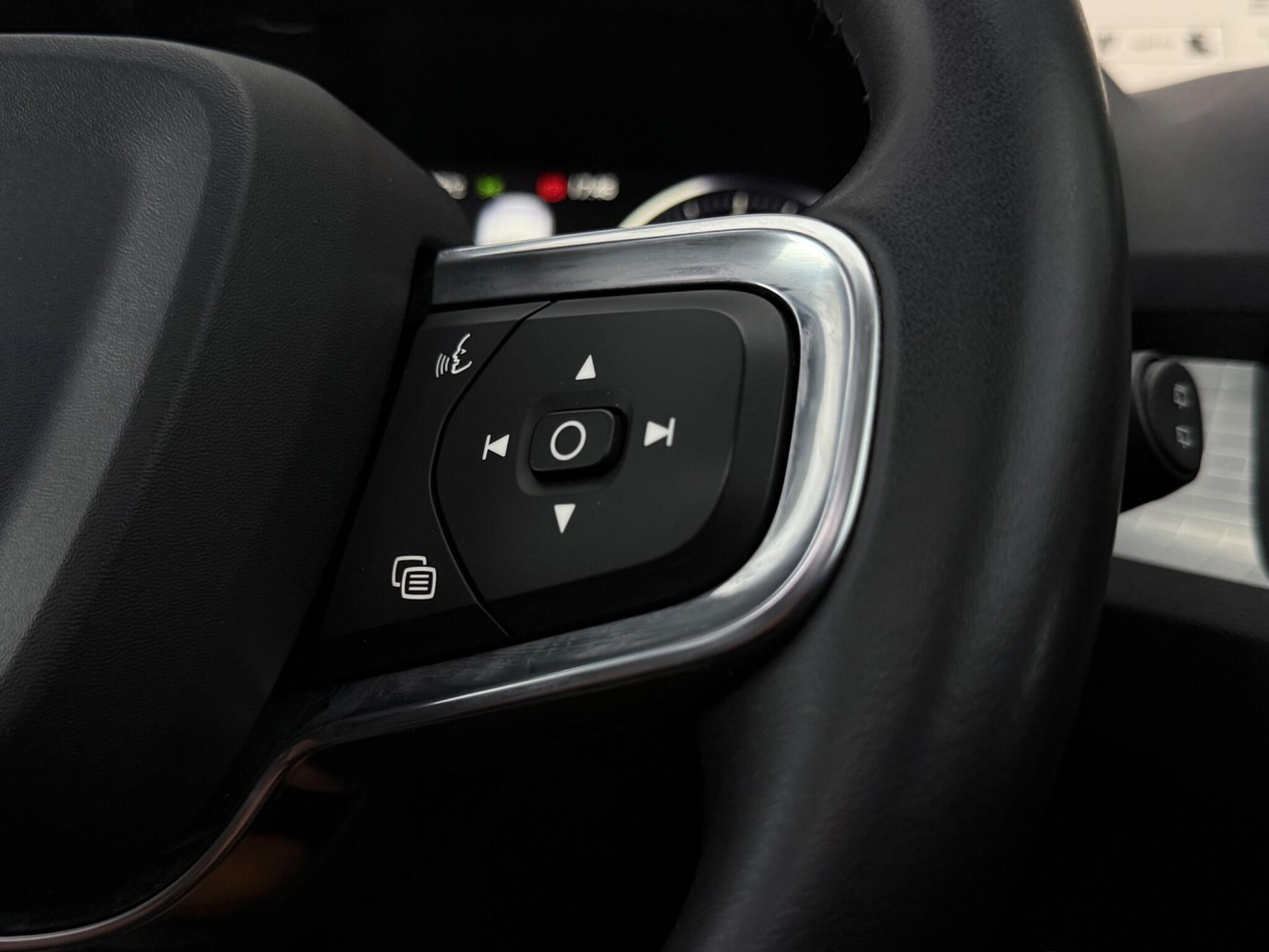 Volvo XC40 view 17