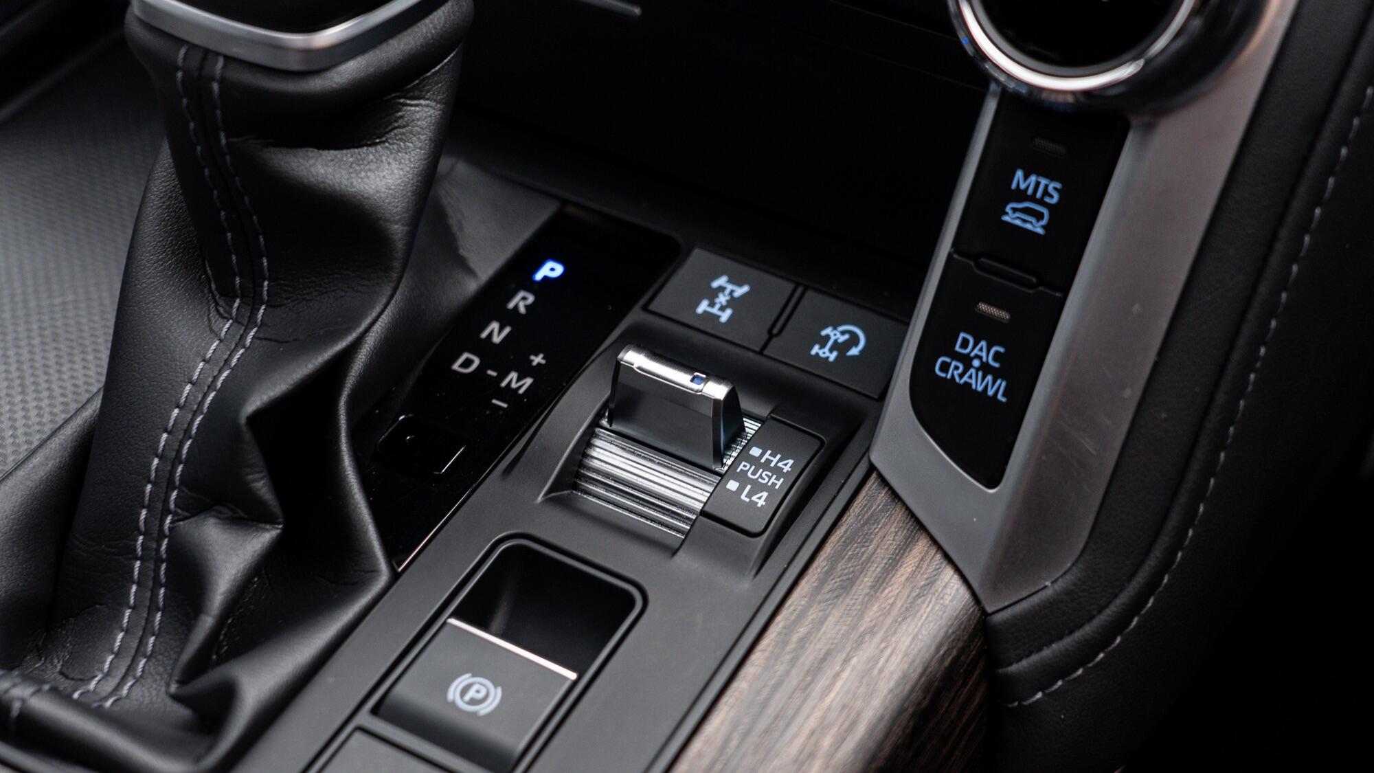 Toyota Land Cruiser view 28