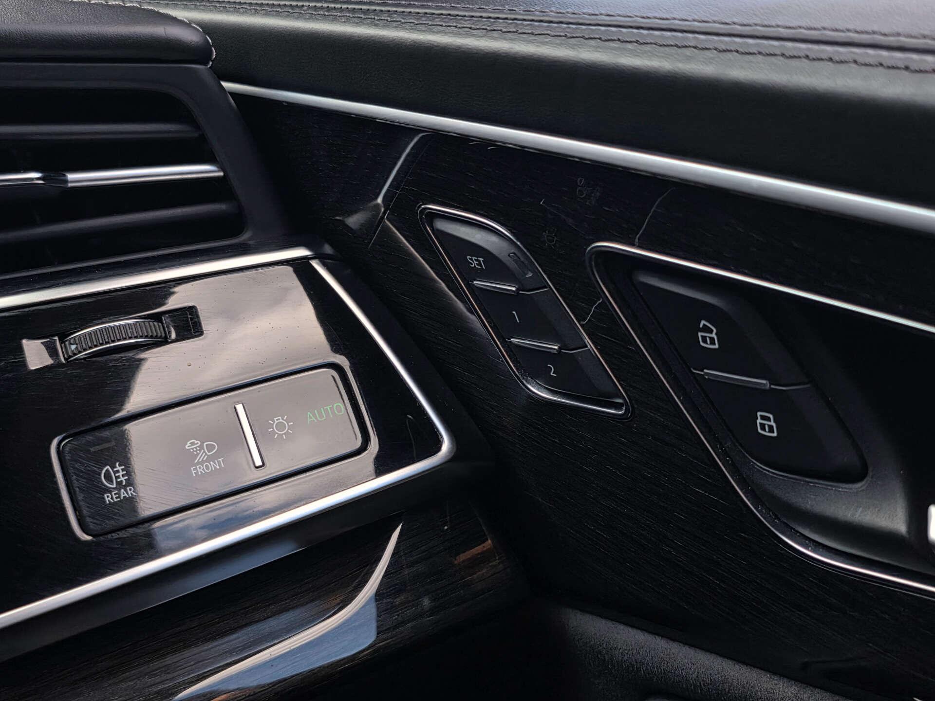 Audi Q8 view 33