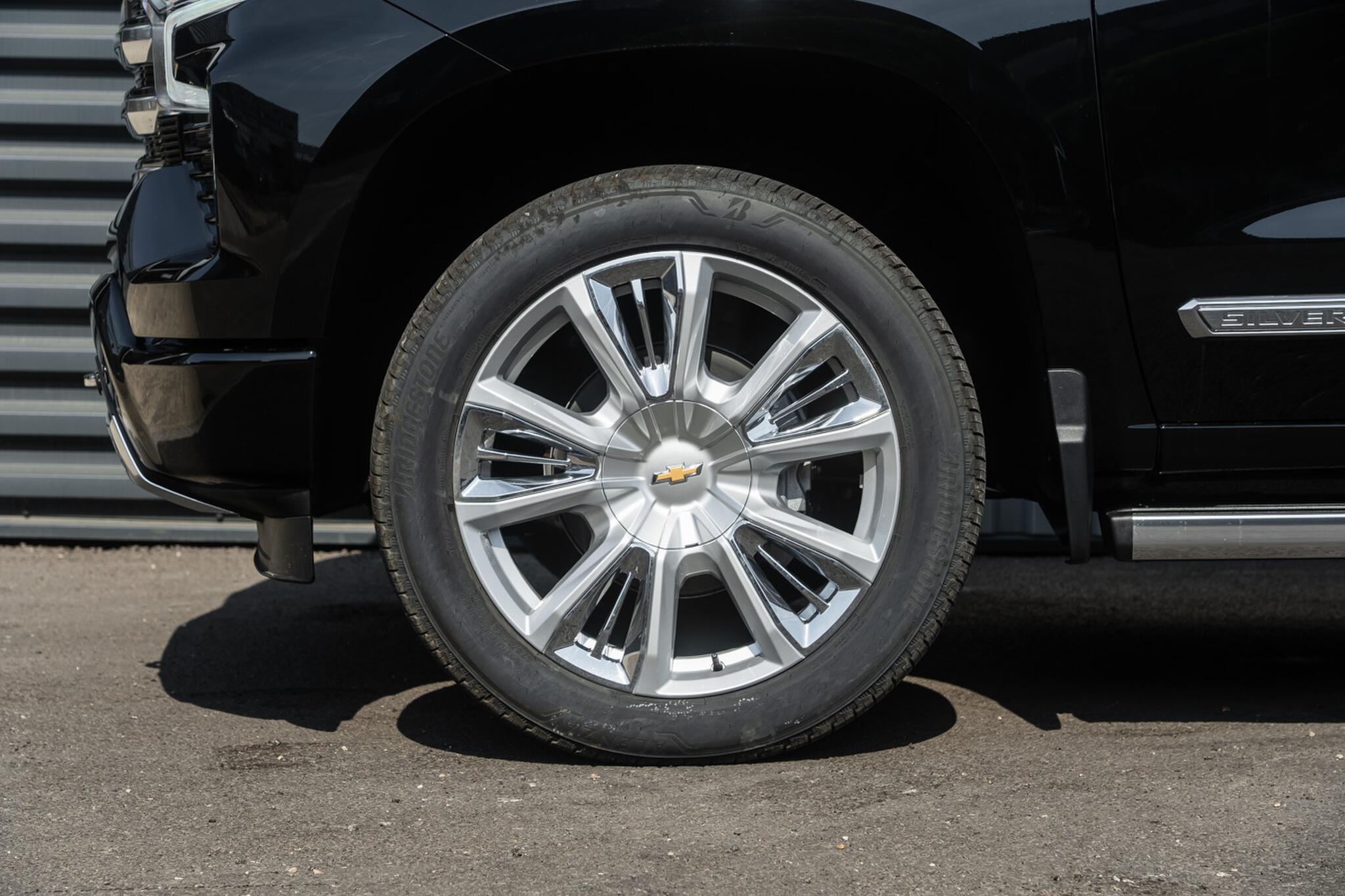 Chevrolet Silverado view 7