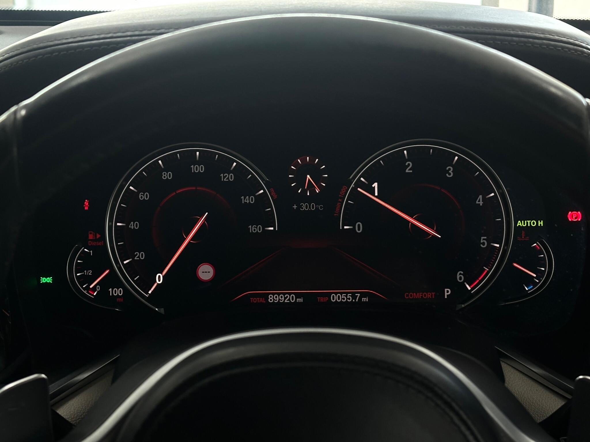 BMW 7 Series view 26