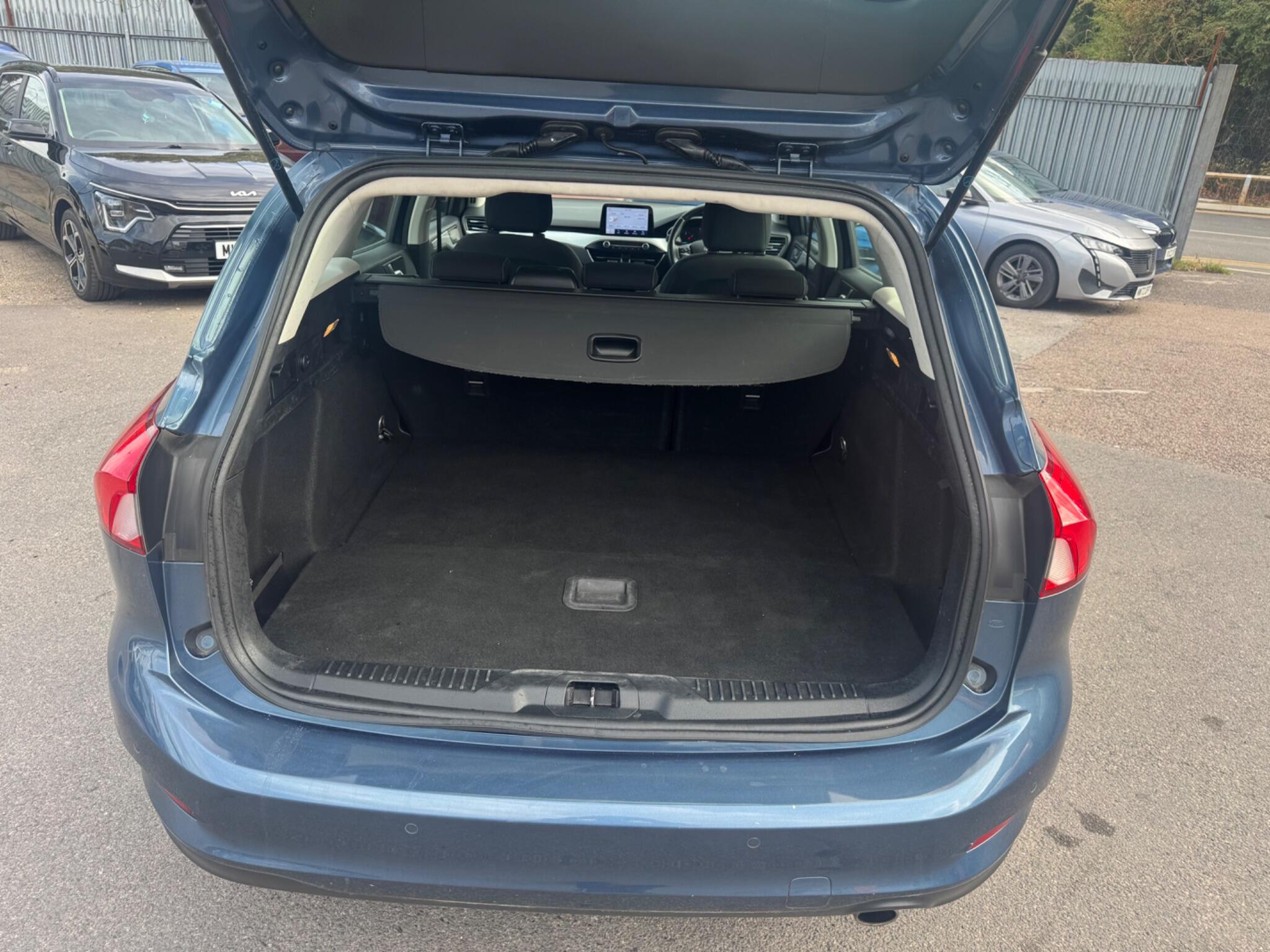Ford Focus view 21