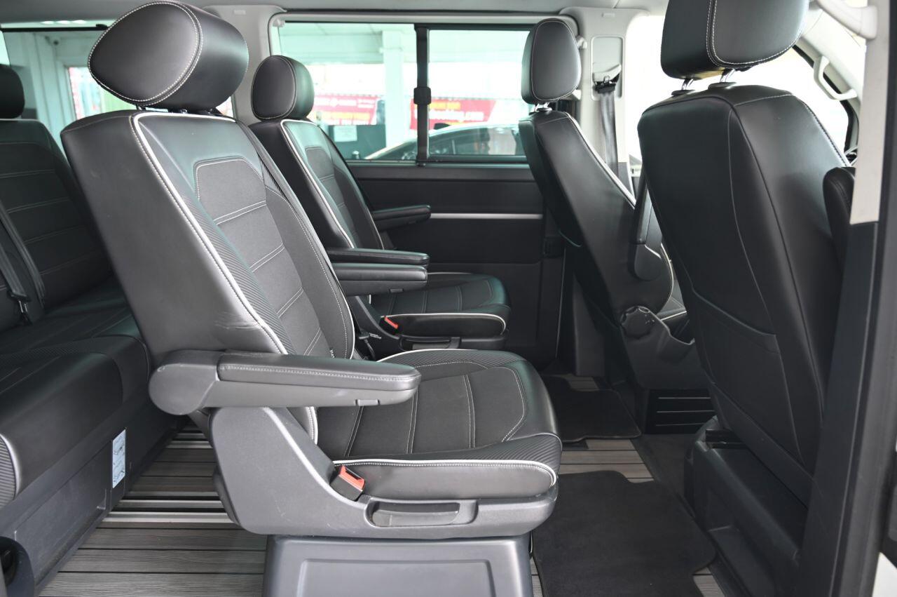 Volkswagen Caravelle view 18